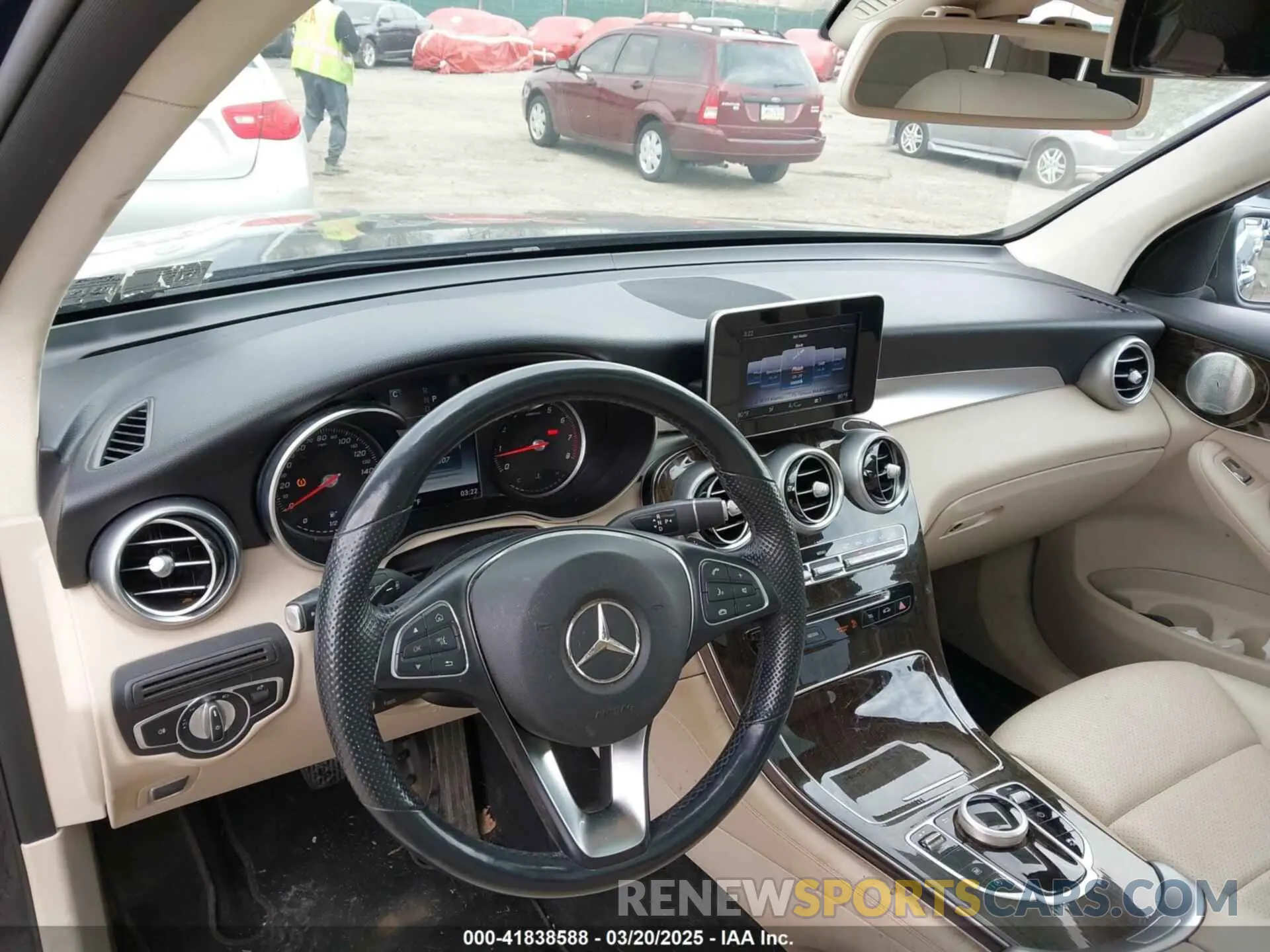 18 Photograph of a damaged car WDC0G4KB3KV117959 MERCEDES-BENZ GLC 300 2019