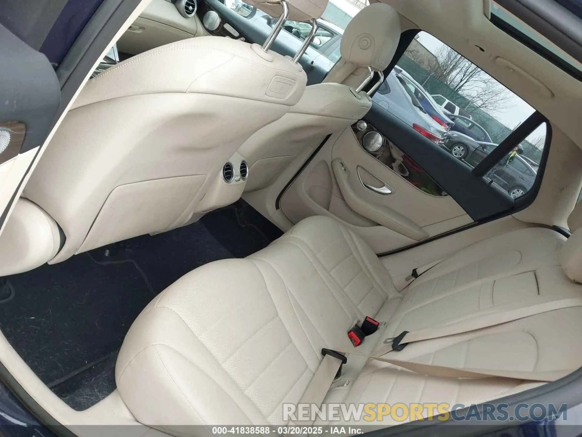 19 Photograph of a damaged car WDC0G4KB3KV117959 MERCEDES-BENZ GLC 300 2019