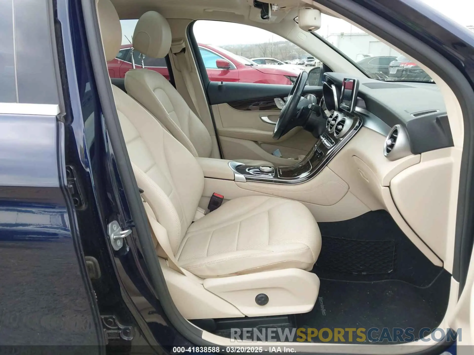 5 Photograph of a damaged car WDC0G4KB3KV117959 MERCEDES-BENZ GLC 300 2019