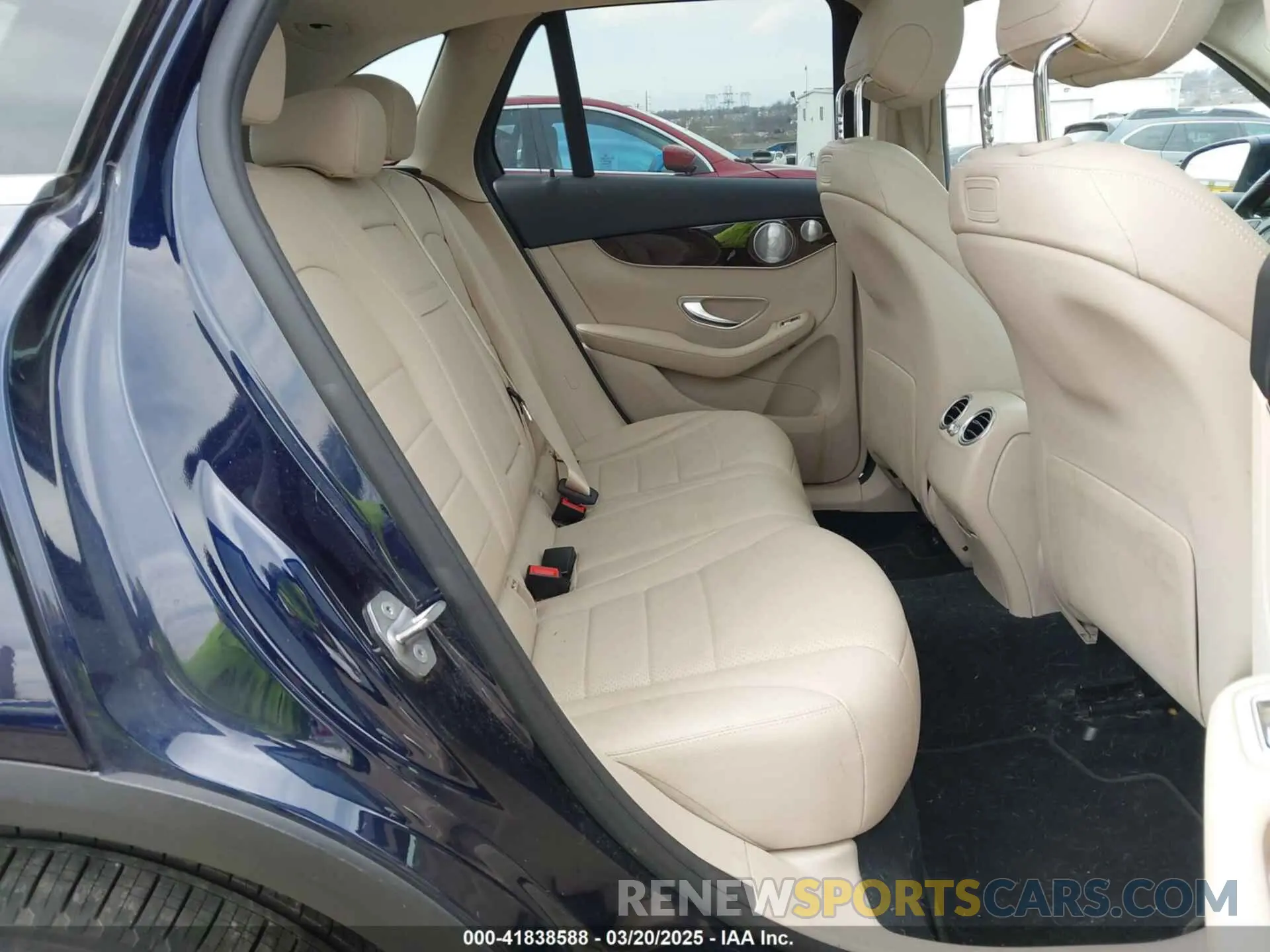 8 Photograph of a damaged car WDC0G4KB3KV117959 MERCEDES-BENZ GLC 300 2019