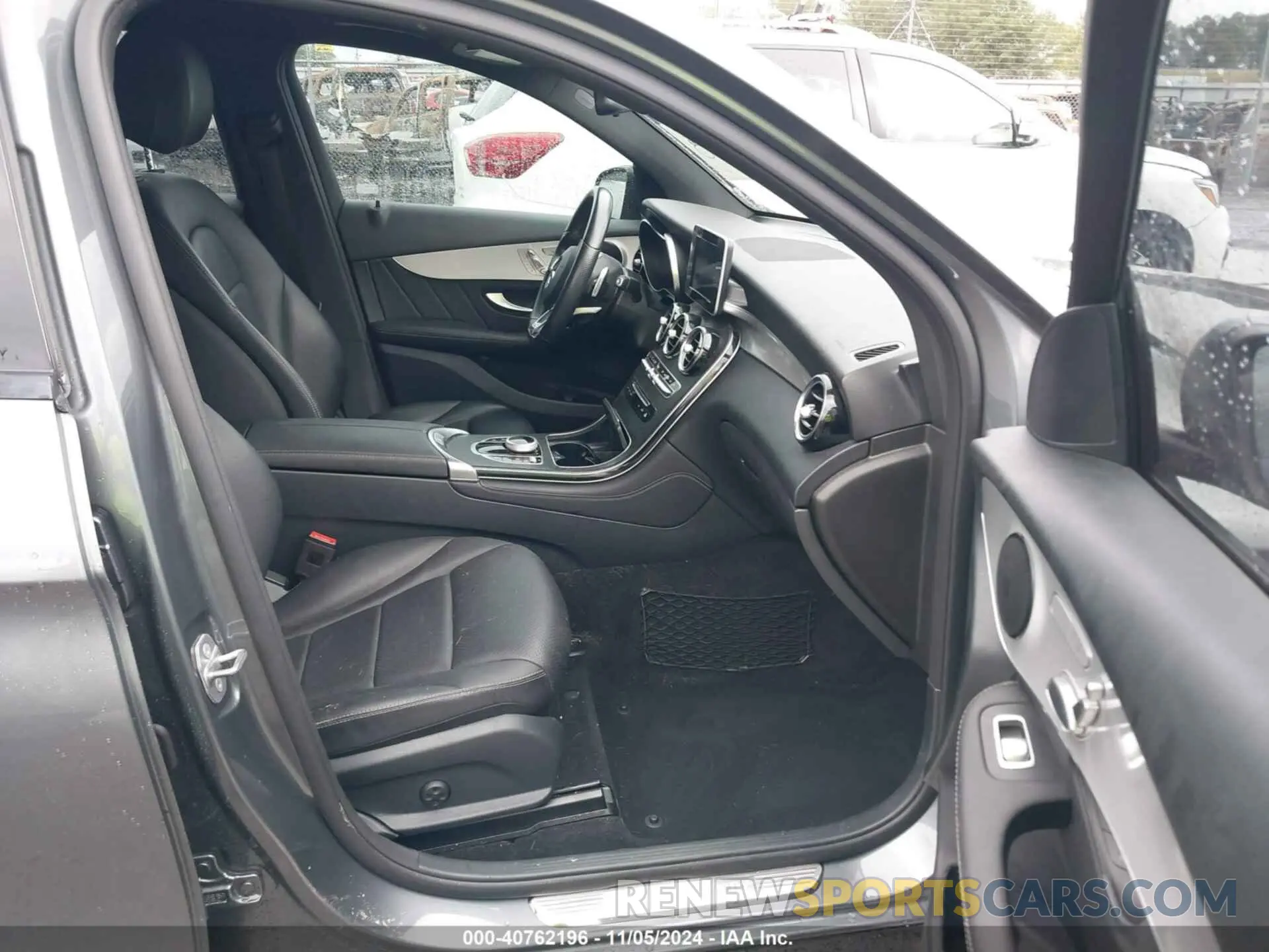 5 Photograph of a damaged car WDC0G4KB4KV191259 MERCEDES-BENZ GLC 300 2019