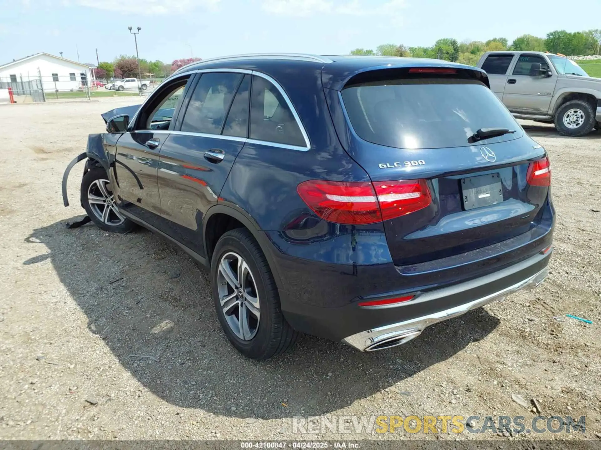 3 Photograph of a damaged car WDC0G4KB5KF626915 MERCEDES-BENZ GLC 300 2019