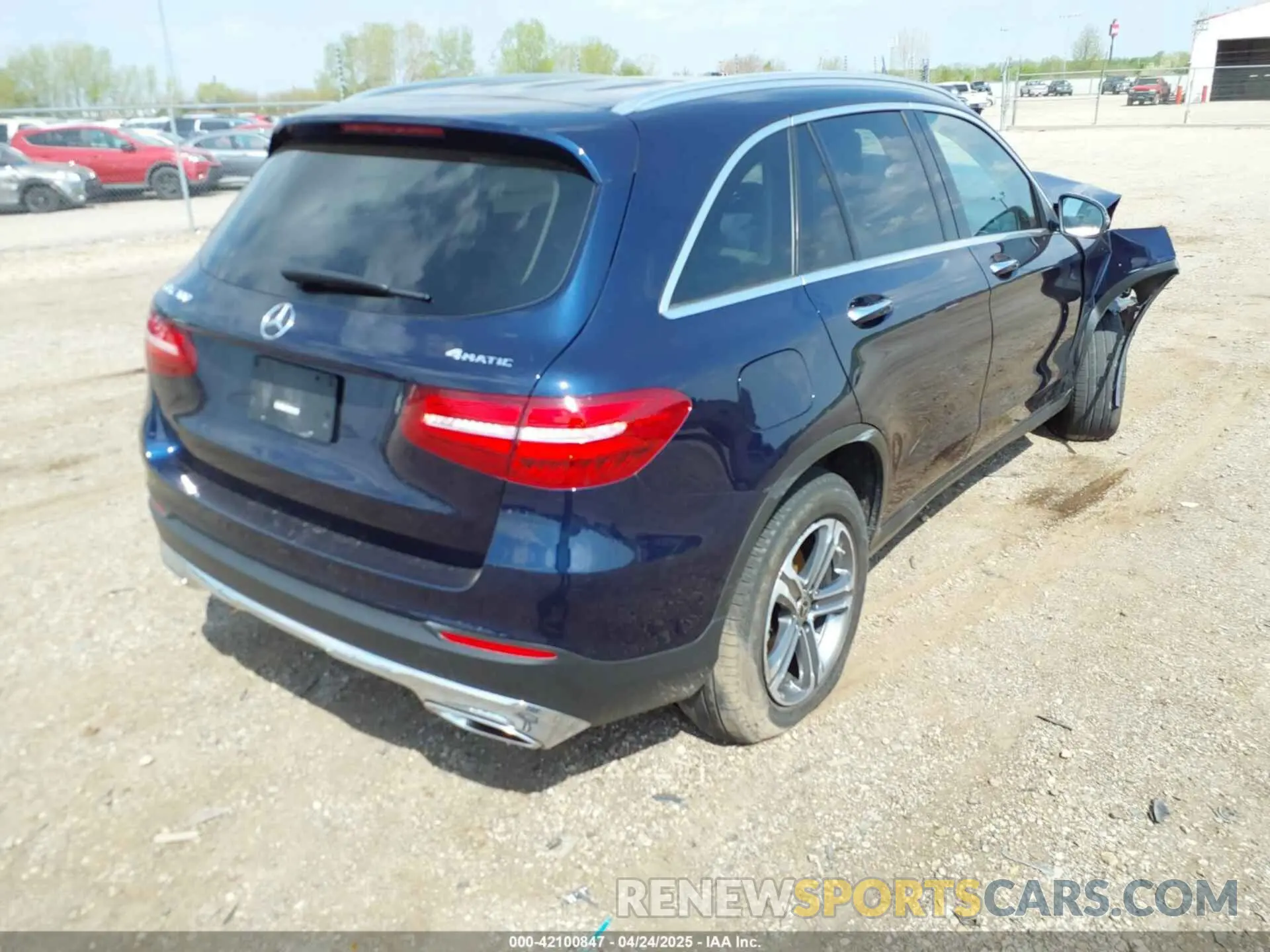 4 Photograph of a damaged car WDC0G4KB5KF626915 MERCEDES-BENZ GLC 300 2019