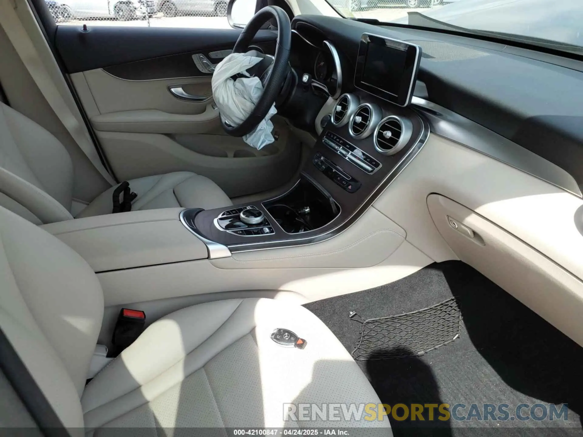 5 Photograph of a damaged car WDC0G4KB5KF626915 MERCEDES-BENZ GLC 300 2019