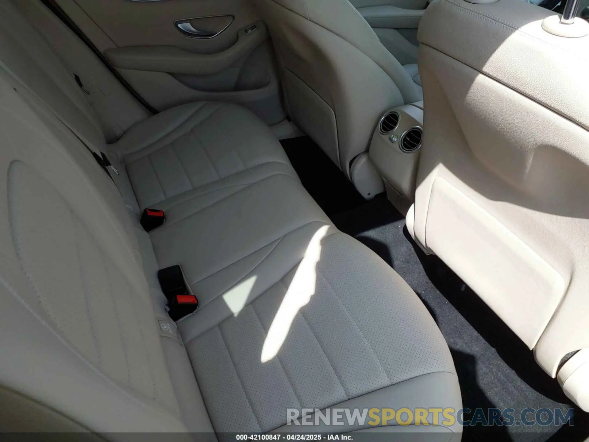 8 Photograph of a damaged car WDC0G4KB5KF626915 MERCEDES-BENZ GLC 300 2019