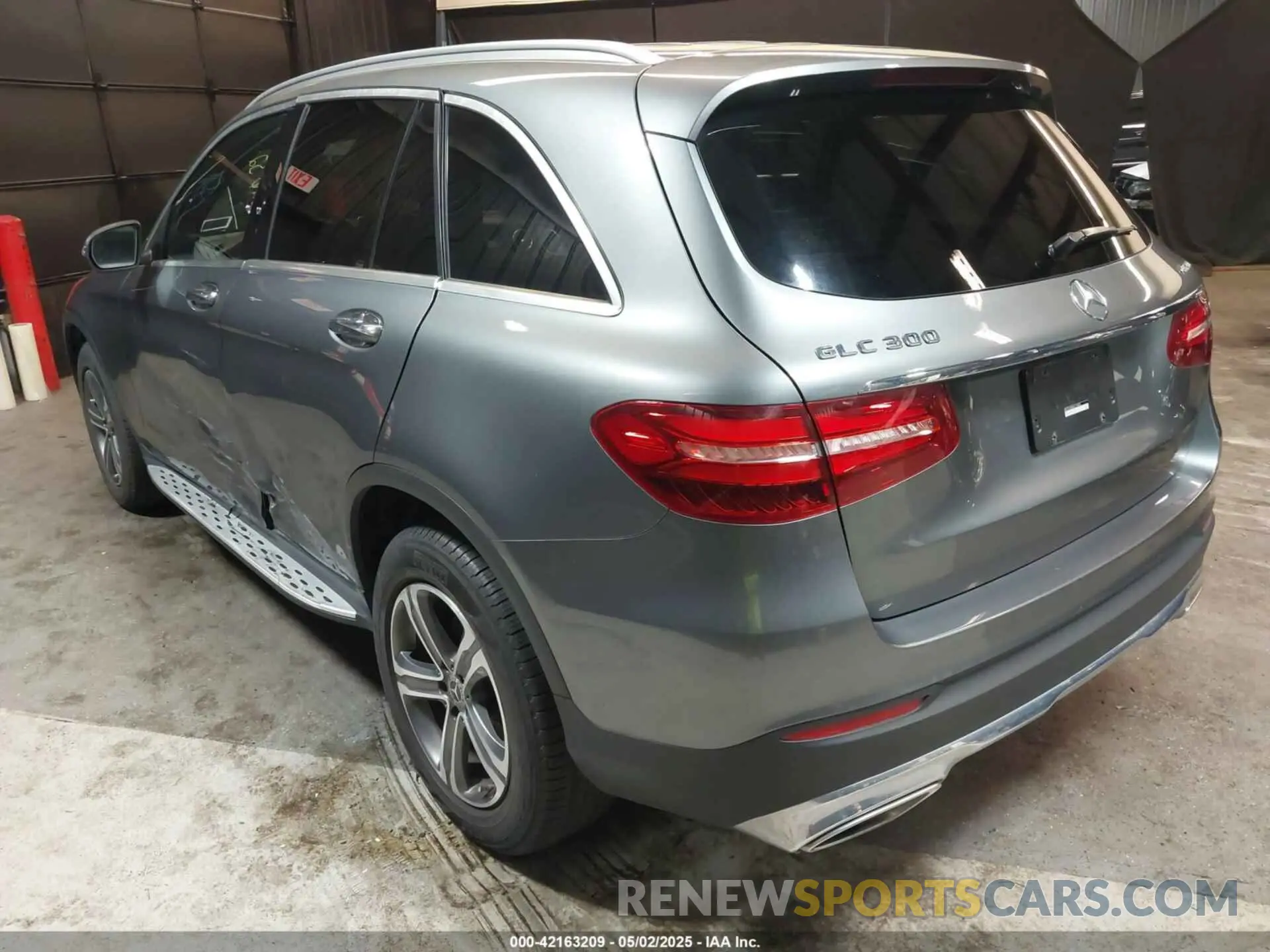 3 Photograph of a damaged car WDC0G4KB5KV118403 MERCEDES-BENZ GLC 300 2019