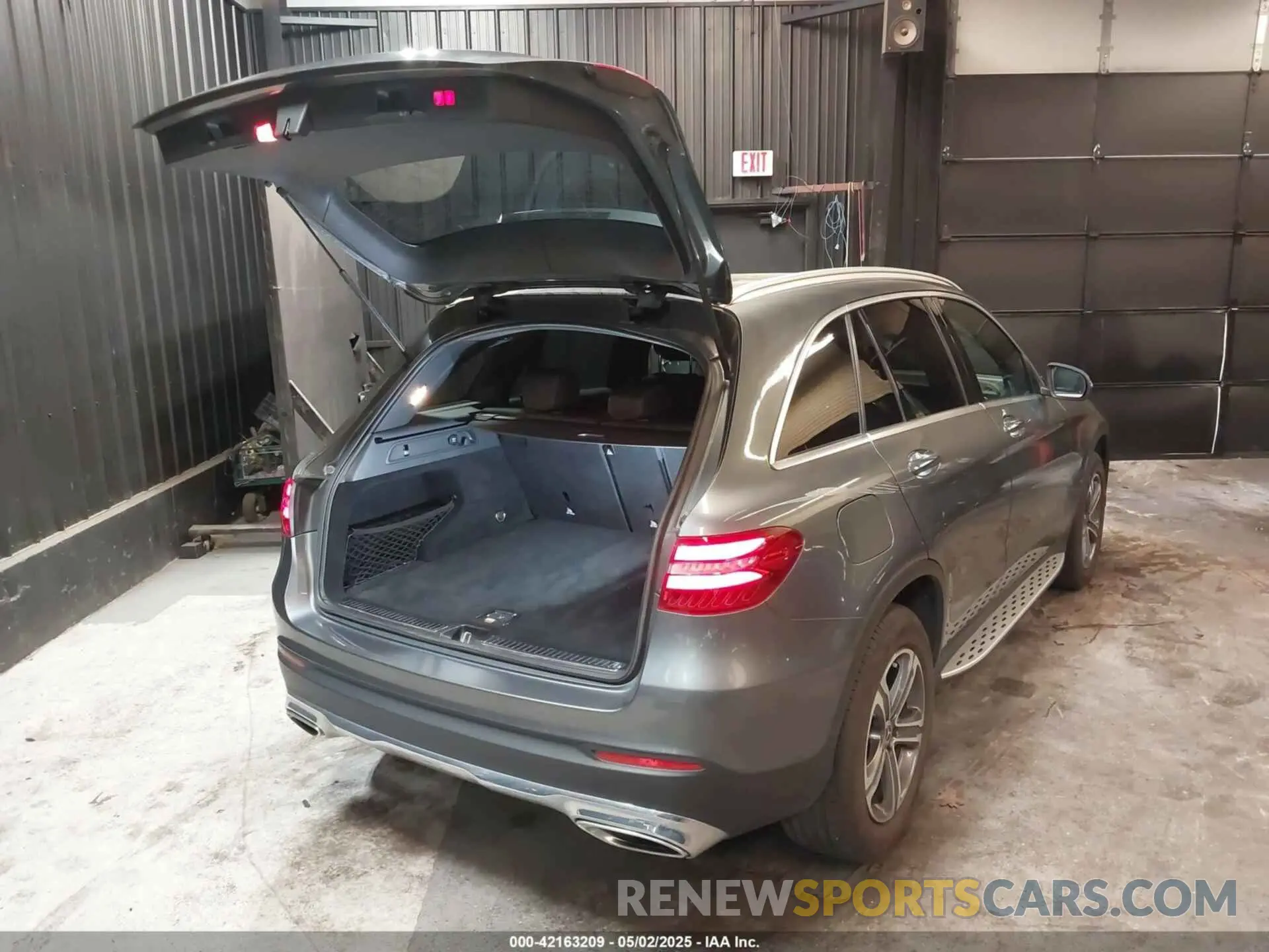 4 Photograph of a damaged car WDC0G4KB5KV118403 MERCEDES-BENZ GLC 300 2019