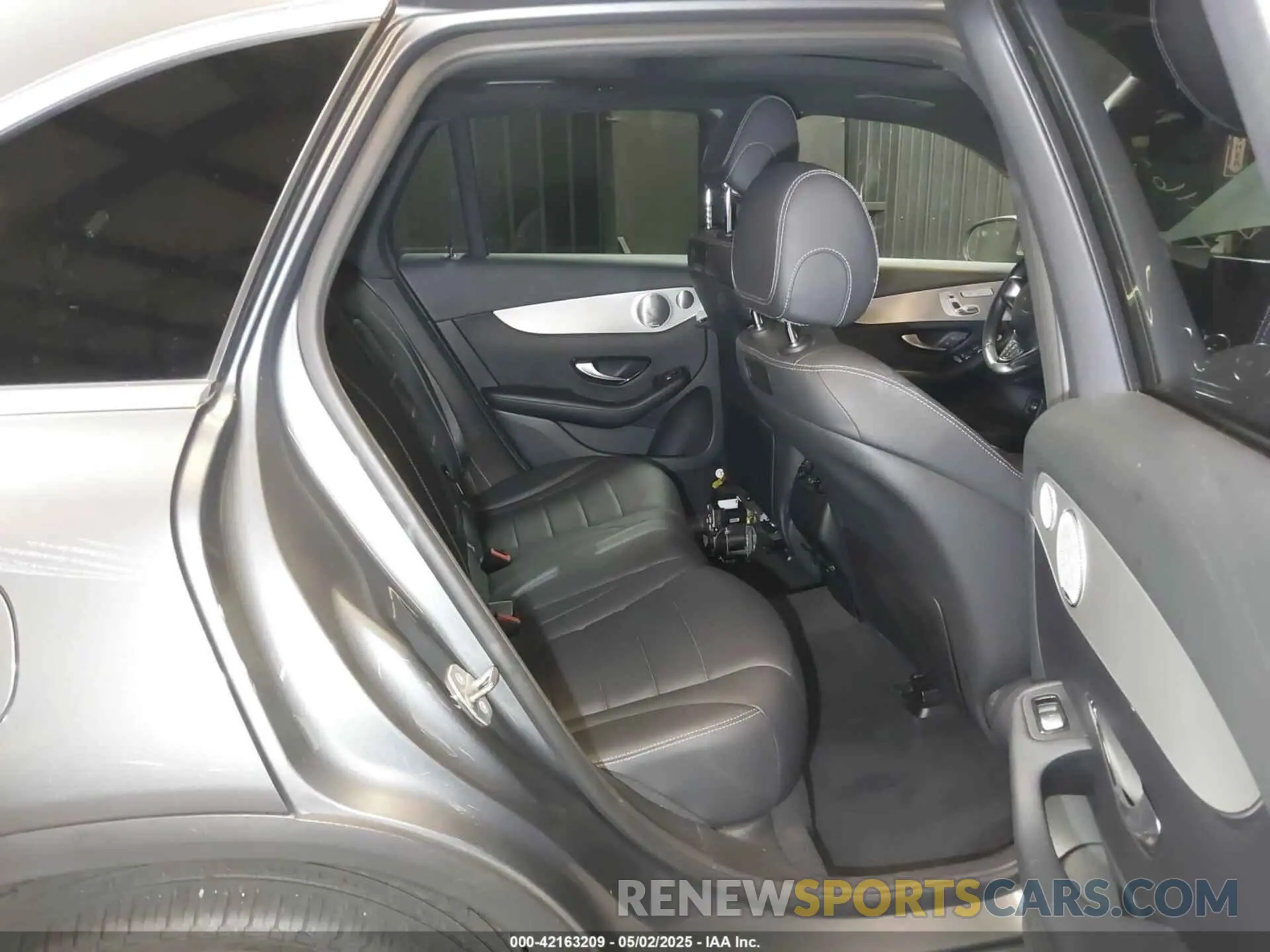 8 Photograph of a damaged car WDC0G4KB5KV118403 MERCEDES-BENZ GLC 300 2019