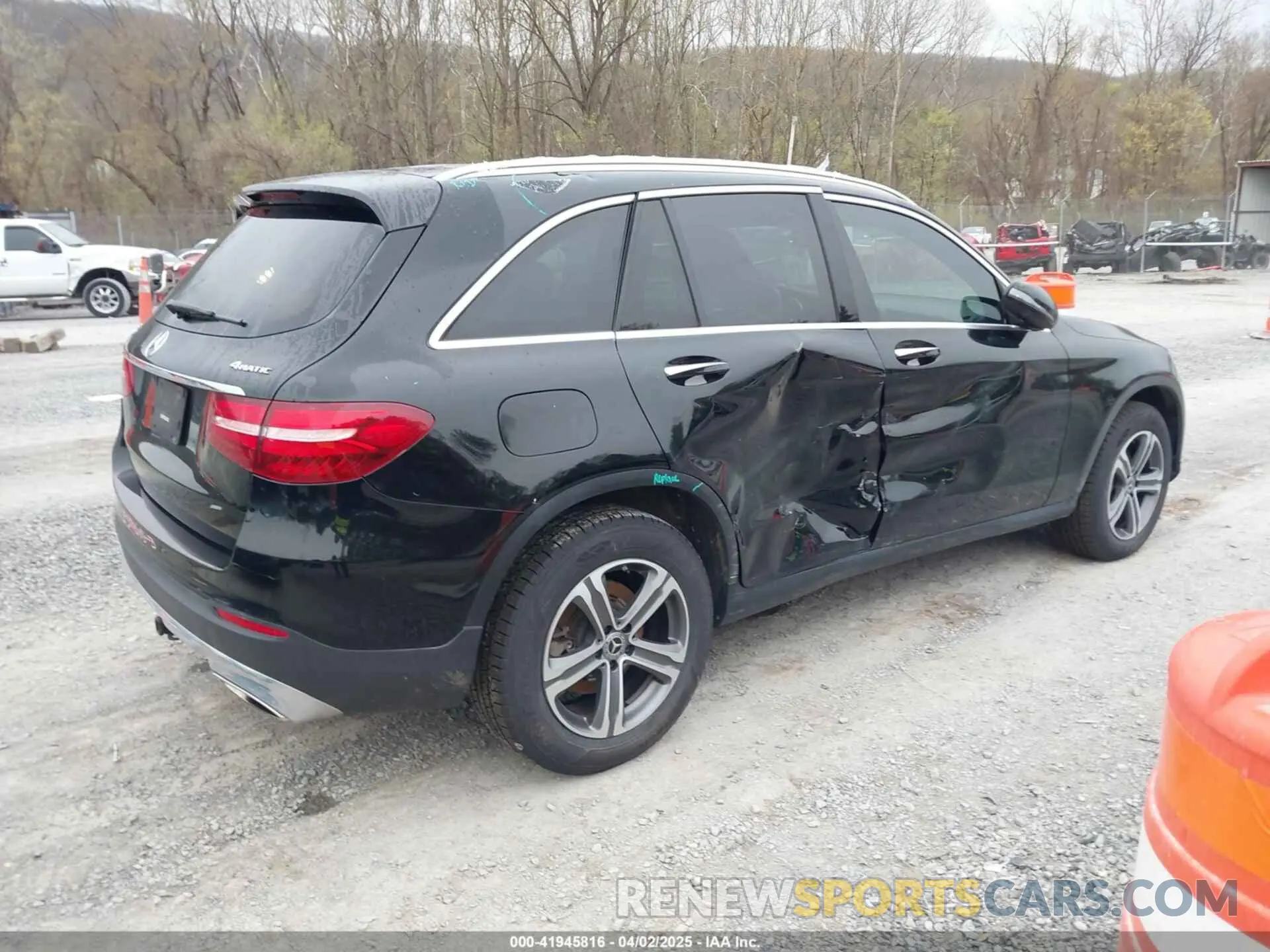 4 Photograph of a damaged car WDC0G4KB5KV177810 MERCEDES-BENZ GLC 300 2019