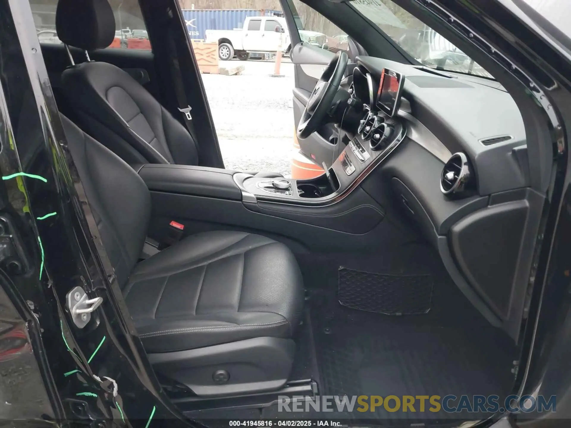 5 Photograph of a damaged car WDC0G4KB5KV177810 MERCEDES-BENZ GLC 300 2019
