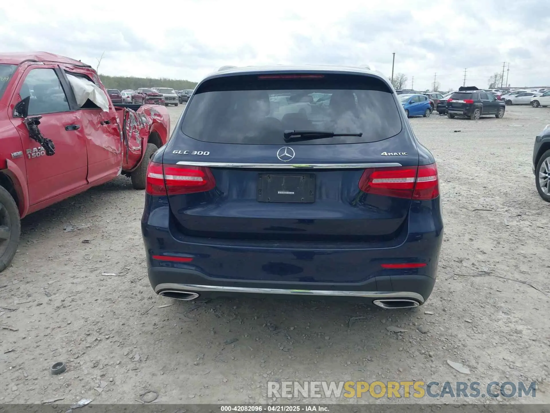 17 Photograph of a damaged car WDC0G4KB5KV185843 MERCEDES-BENZ GLC 300 2019