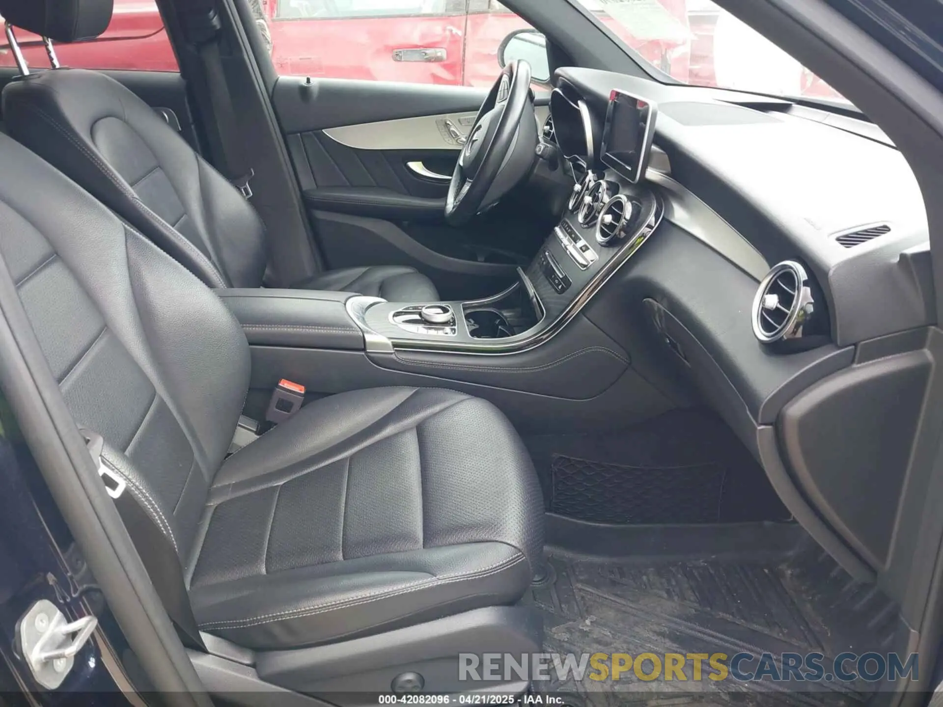 5 Photograph of a damaged car WDC0G4KB5KV185843 MERCEDES-BENZ GLC 300 2019