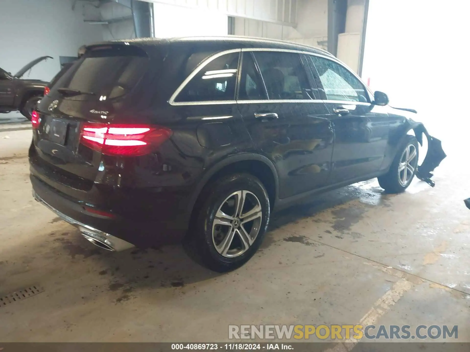 4 Photograph of a damaged car WDC0G4KB6KV149434 MERCEDES-BENZ GLC 300 2019