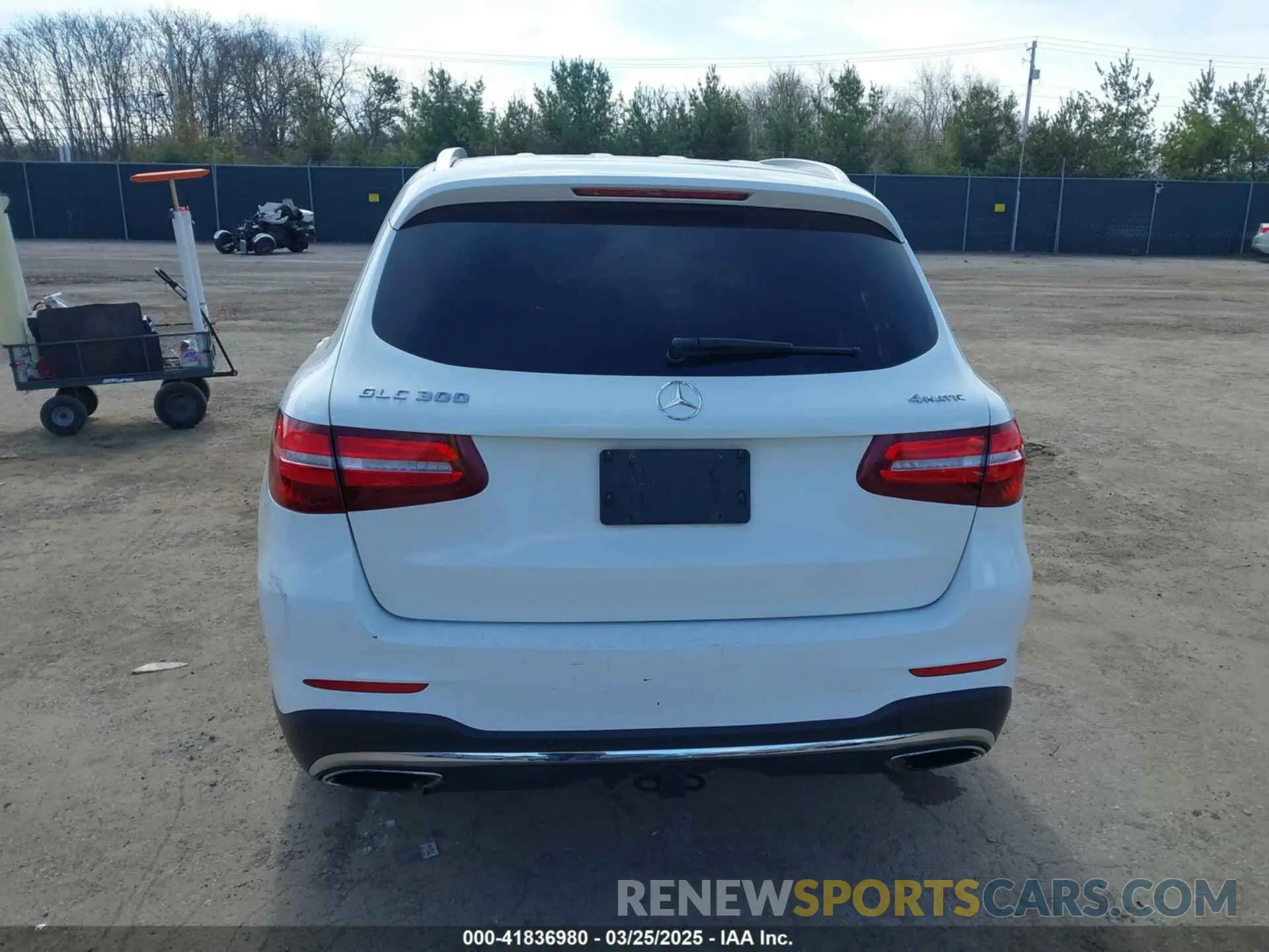 16 Photograph of a damaged car WDC0G4KB6KV150518 MERCEDES-BENZ GLC 300 2019