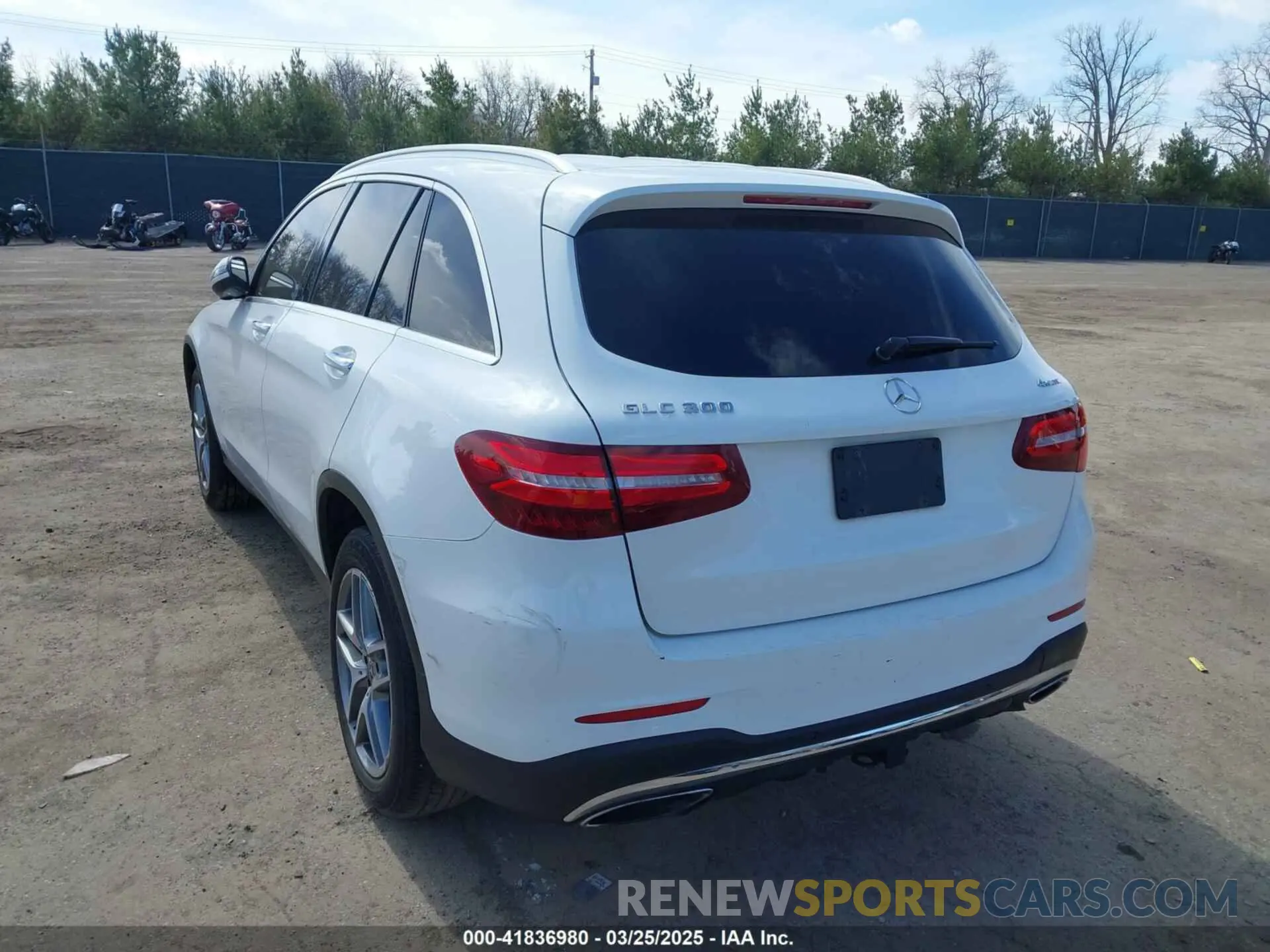 3 Photograph of a damaged car WDC0G4KB6KV150518 MERCEDES-BENZ GLC 300 2019