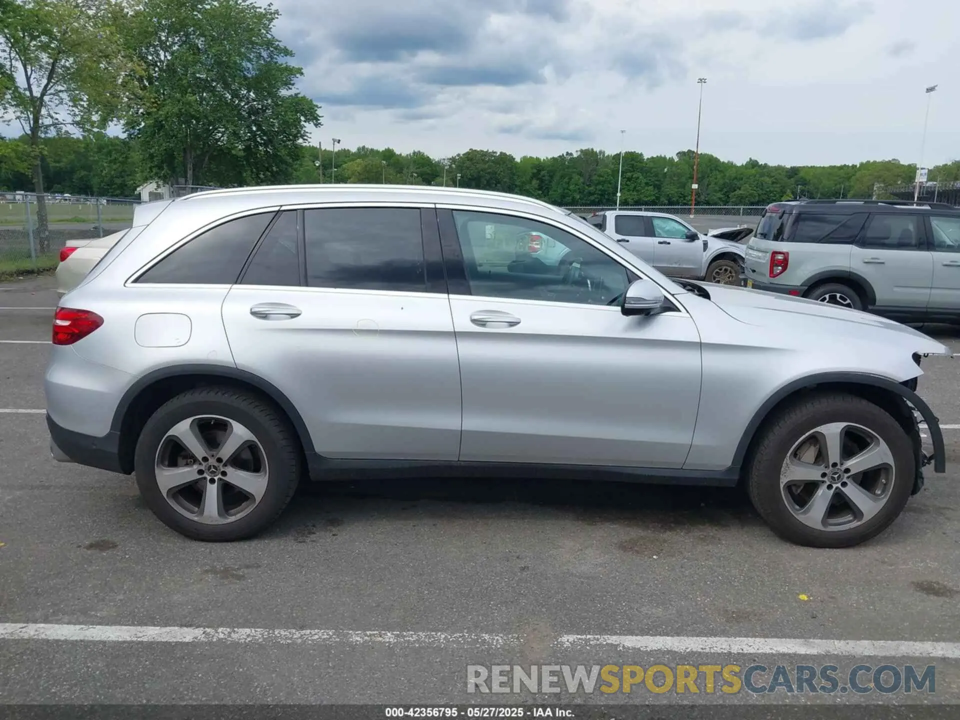 13 Photograph of a damaged car WDC0G4KB7KF626348 MERCEDES-BENZ GLC 300 2019