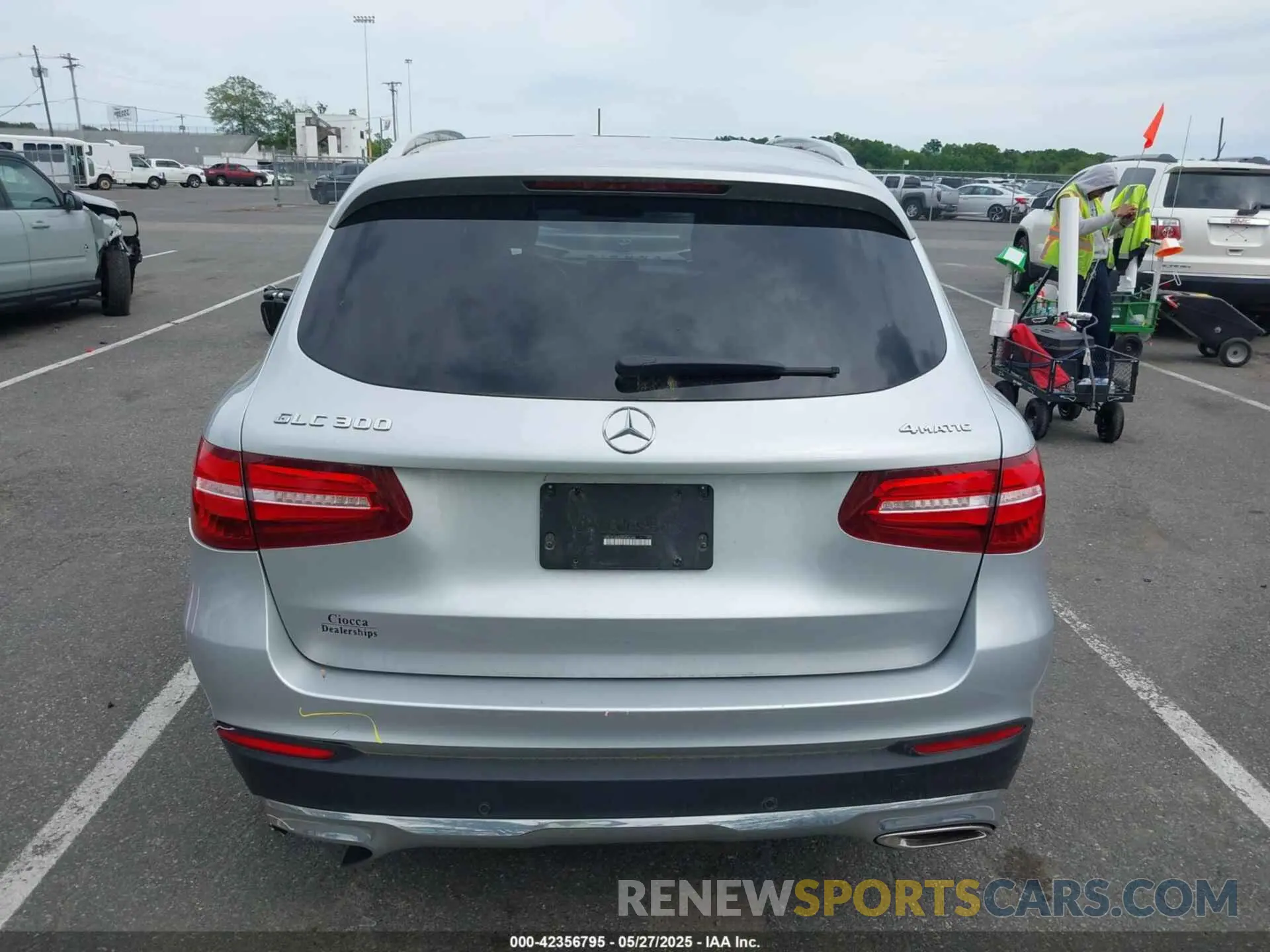 16 Photograph of a damaged car WDC0G4KB7KF626348 MERCEDES-BENZ GLC 300 2019