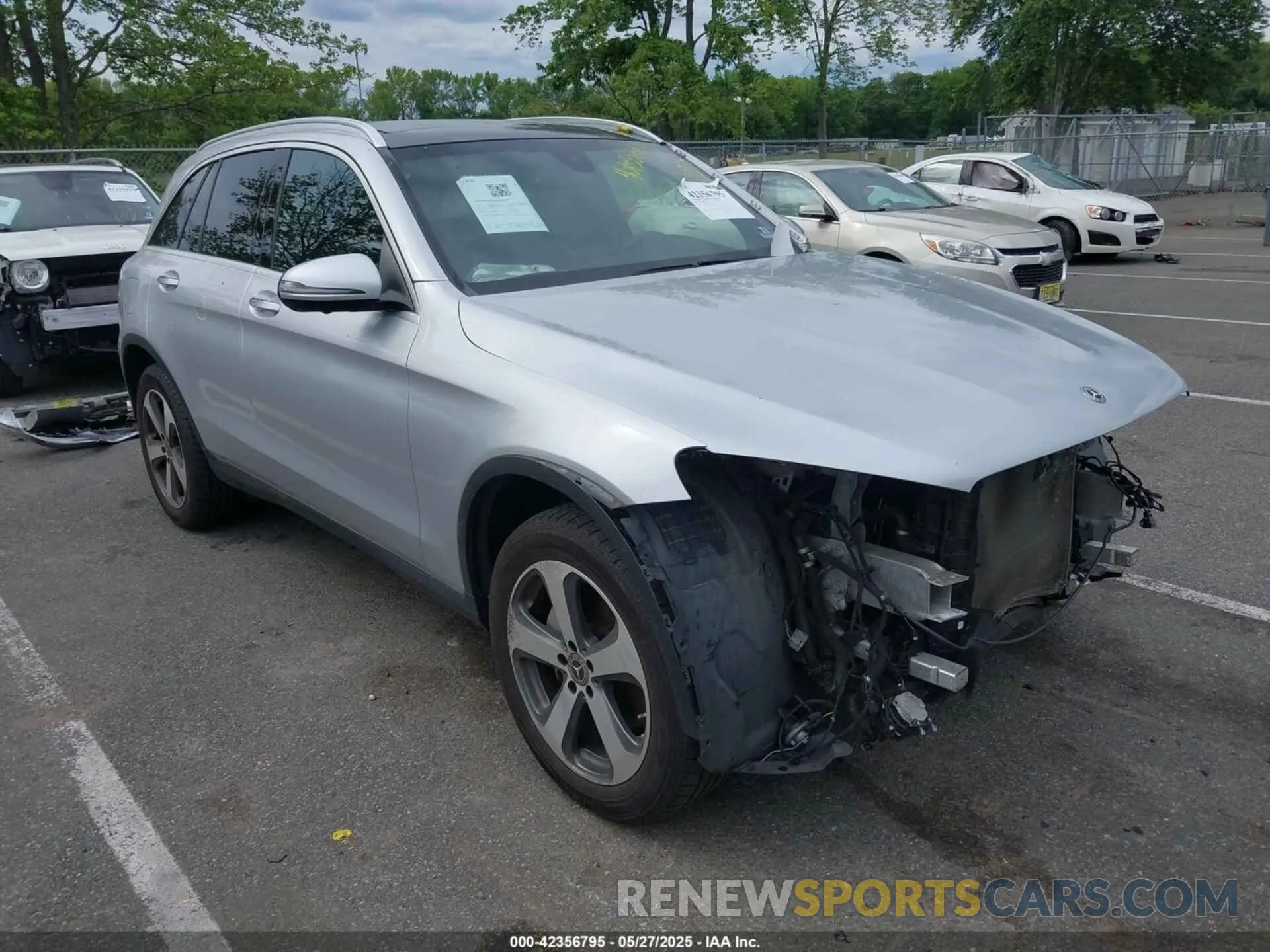 17 Photograph of a damaged car WDC0G4KB7KF626348 MERCEDES-BENZ GLC 300 2019