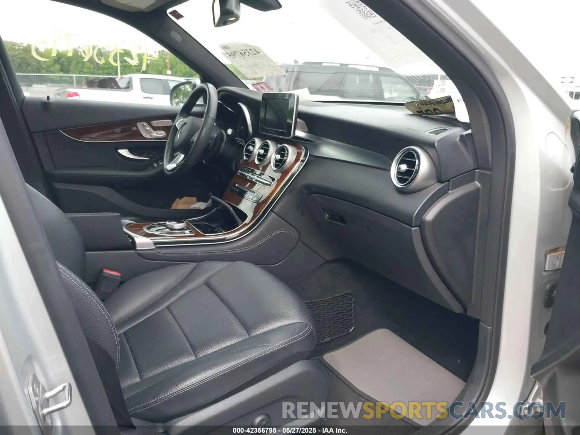 5 Photograph of a damaged car WDC0G4KB7KF626348 MERCEDES-BENZ GLC 300 2019