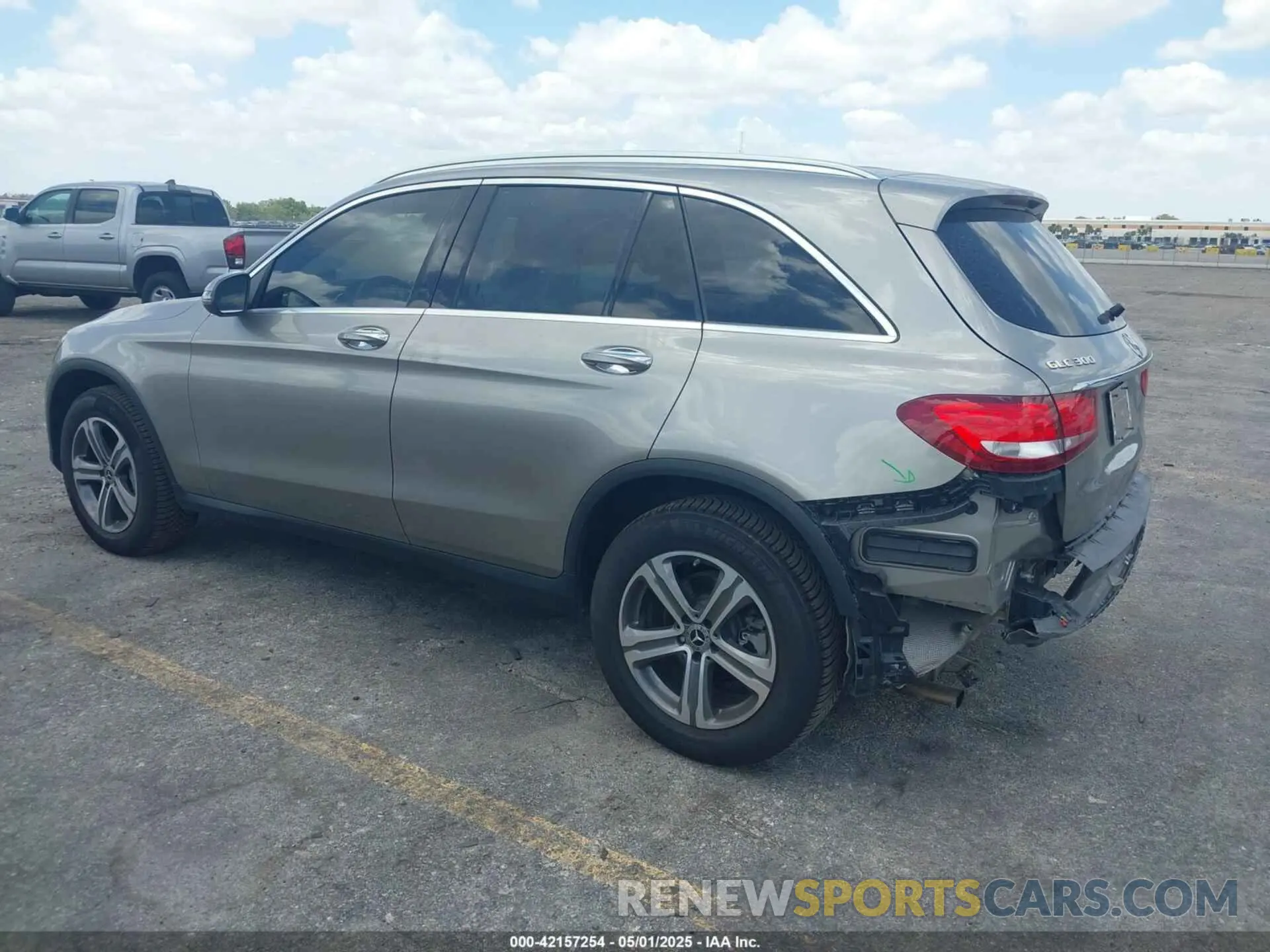 3 Photograph of a damaged car WDC0G4KB7KV120167 MERCEDES-BENZ GLC 300 2019