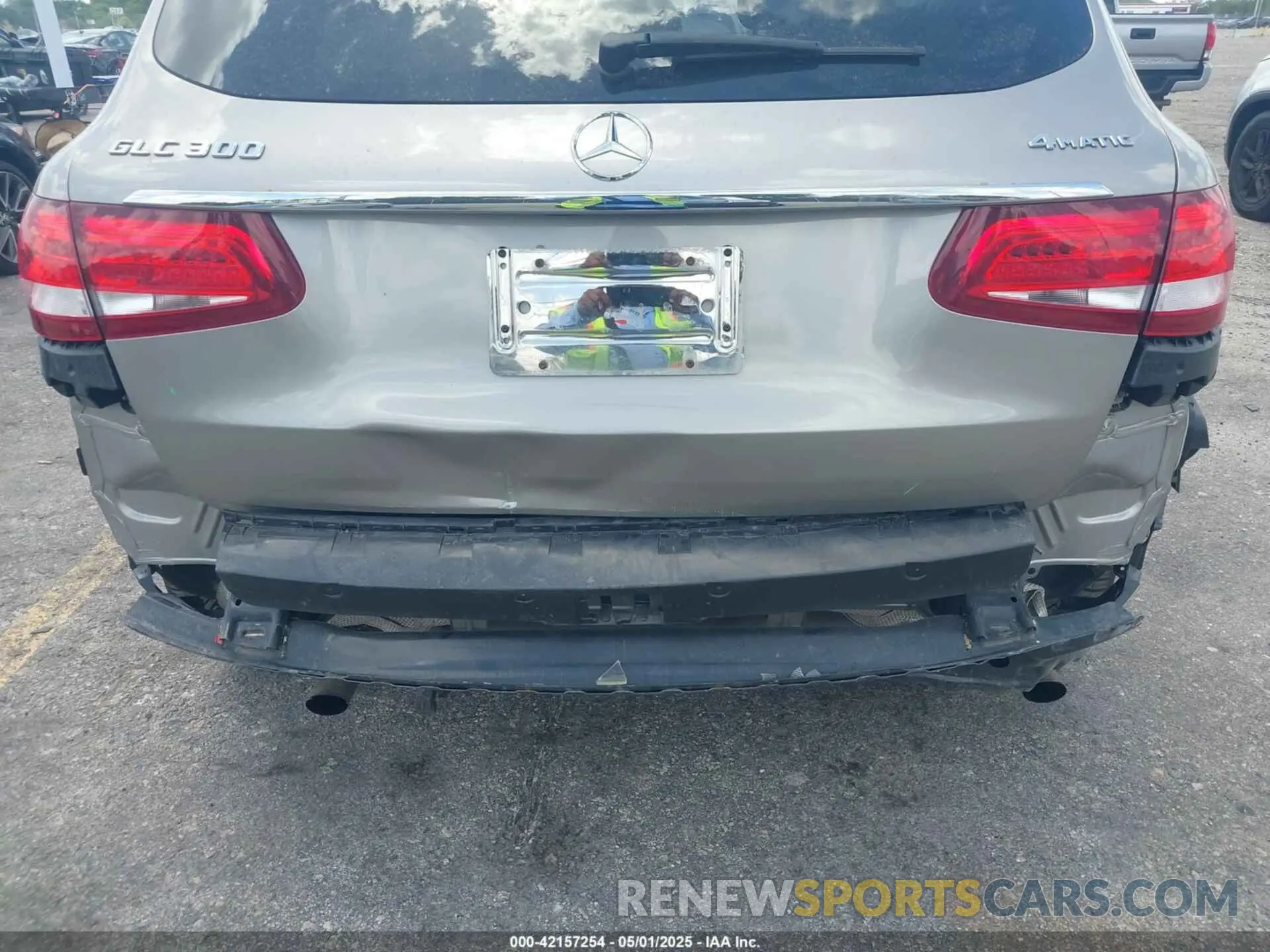 6 Photograph of a damaged car WDC0G4KB7KV120167 MERCEDES-BENZ GLC 300 2019