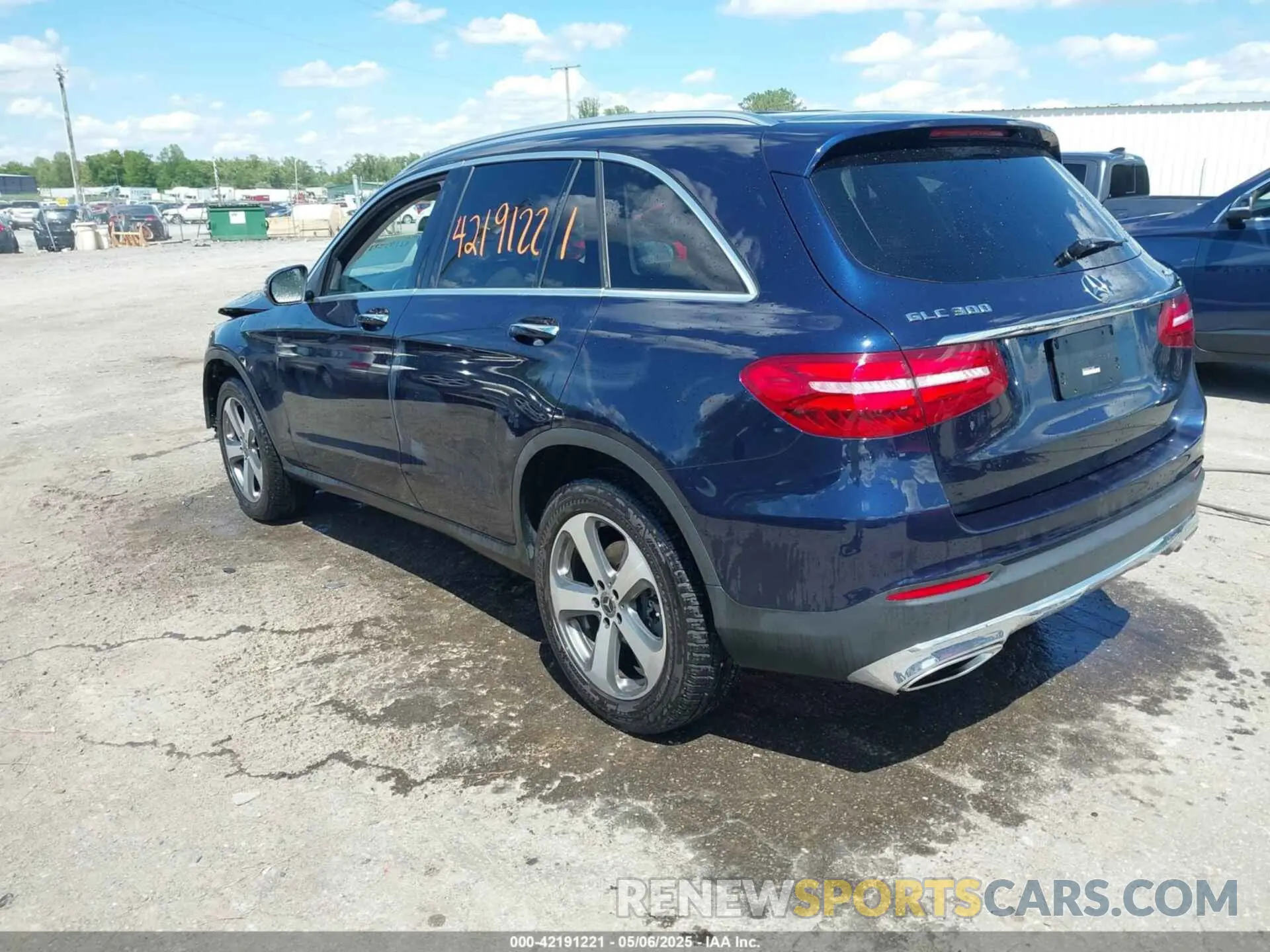 3 Photograph of a damaged car WDC0G4KB7KV176349 MERCEDES-BENZ GLC 300 2019