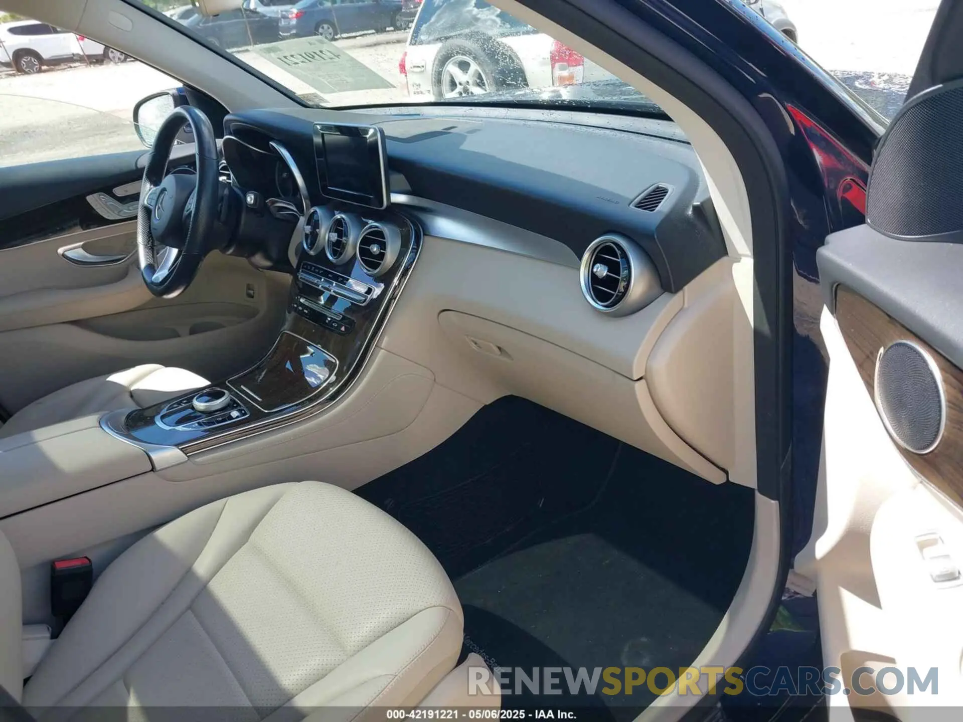 5 Photograph of a damaged car WDC0G4KB7KV176349 MERCEDES-BENZ GLC 300 2019