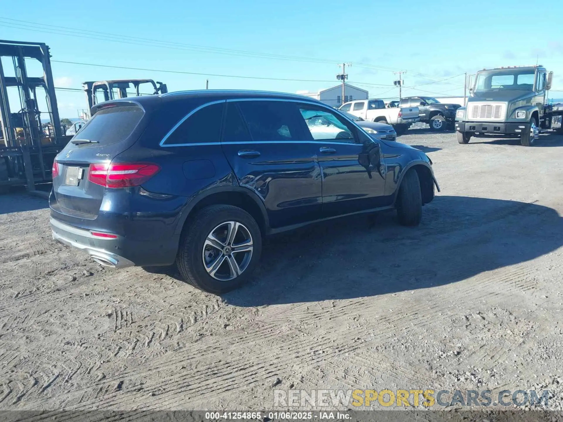 4 Photograph of a damaged car WDC0G4KB8KF585423 MERCEDES-BENZ GLC 300 2019