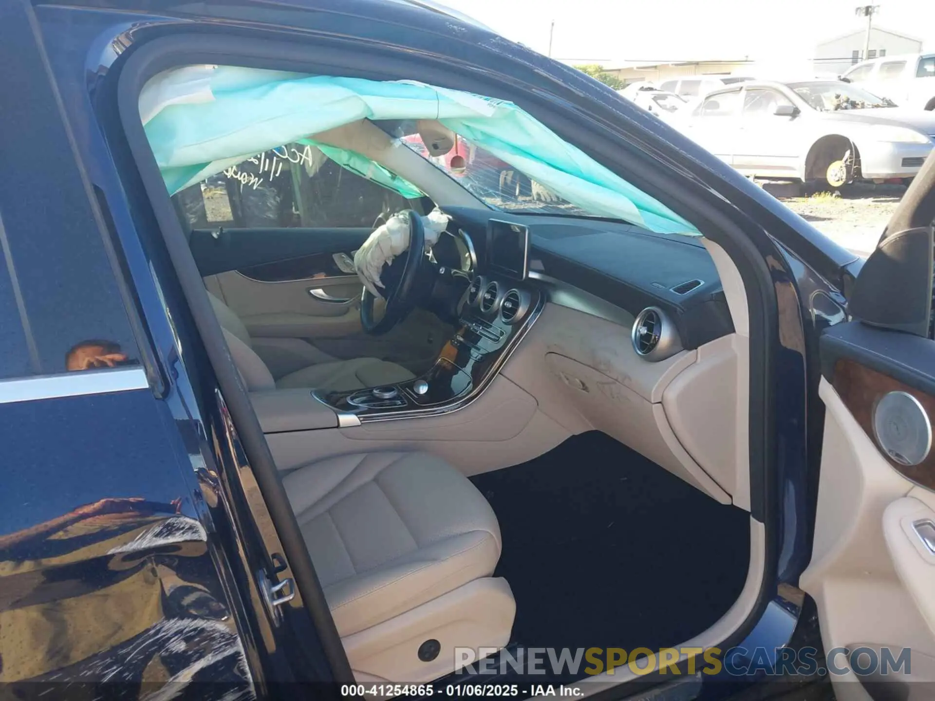 5 Photograph of a damaged car WDC0G4KB8KF585423 MERCEDES-BENZ GLC 300 2019