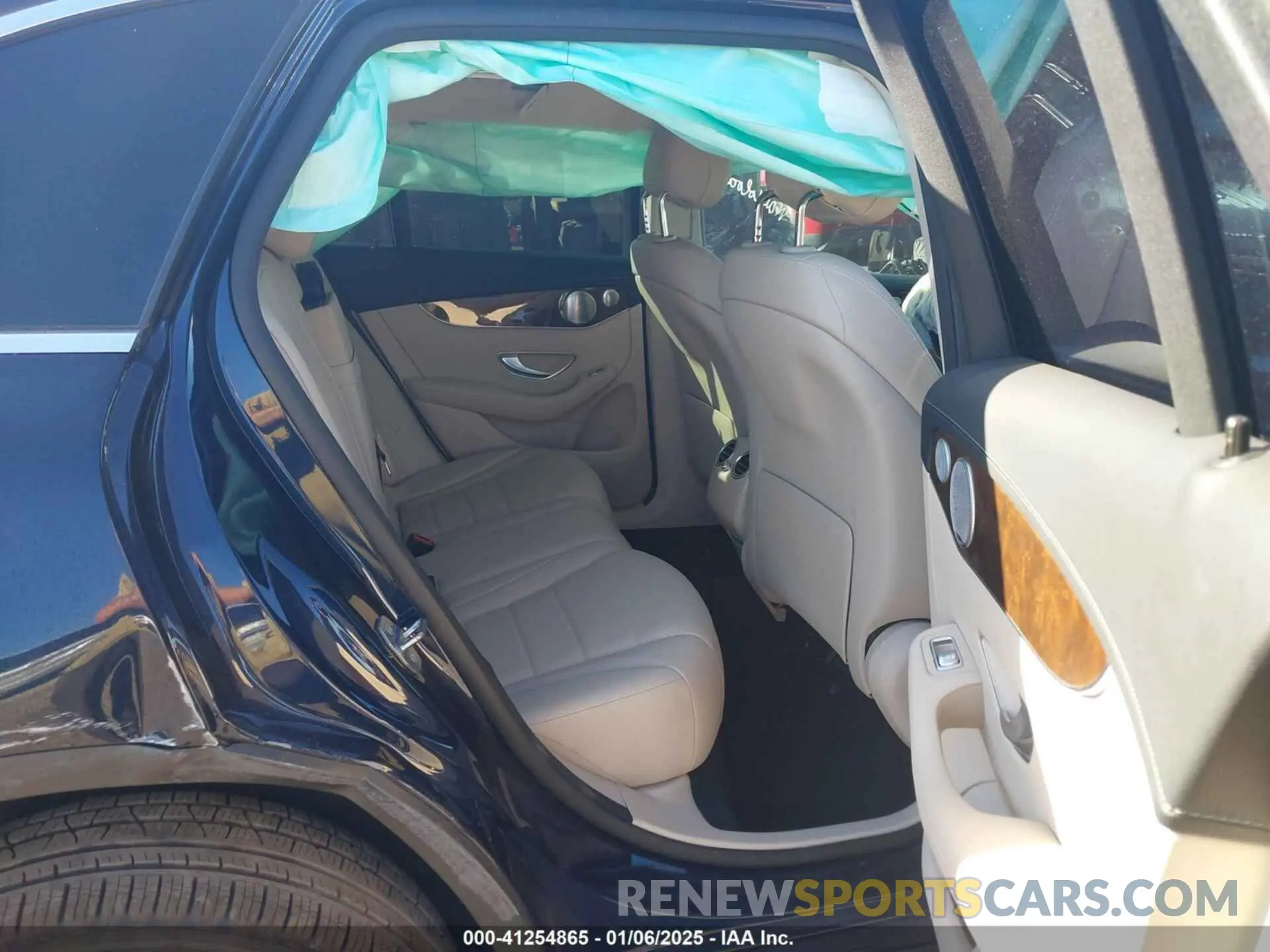 8 Photograph of a damaged car WDC0G4KB8KF585423 MERCEDES-BENZ GLC 300 2019