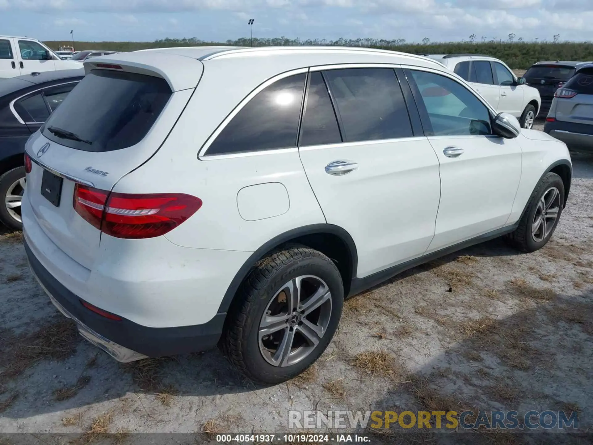 4 Photograph of a damaged car WDC0G4KB9KF548610 MERCEDES-BENZ GLC 300 2019