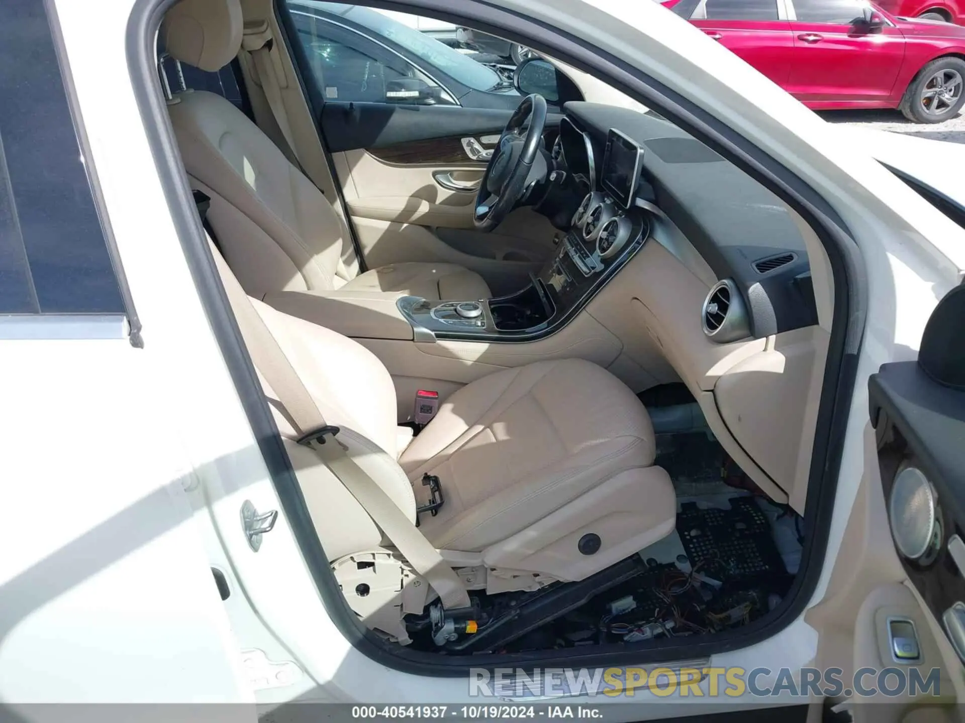 5 Photograph of a damaged car WDC0G4KB9KF548610 MERCEDES-BENZ GLC 300 2019