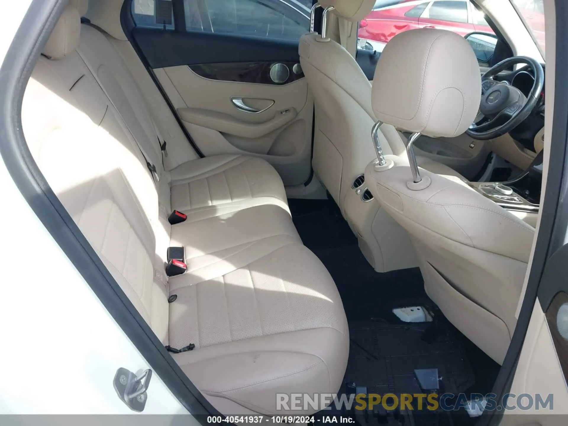 8 Photograph of a damaged car WDC0G4KB9KF548610 MERCEDES-BENZ GLC 300 2019