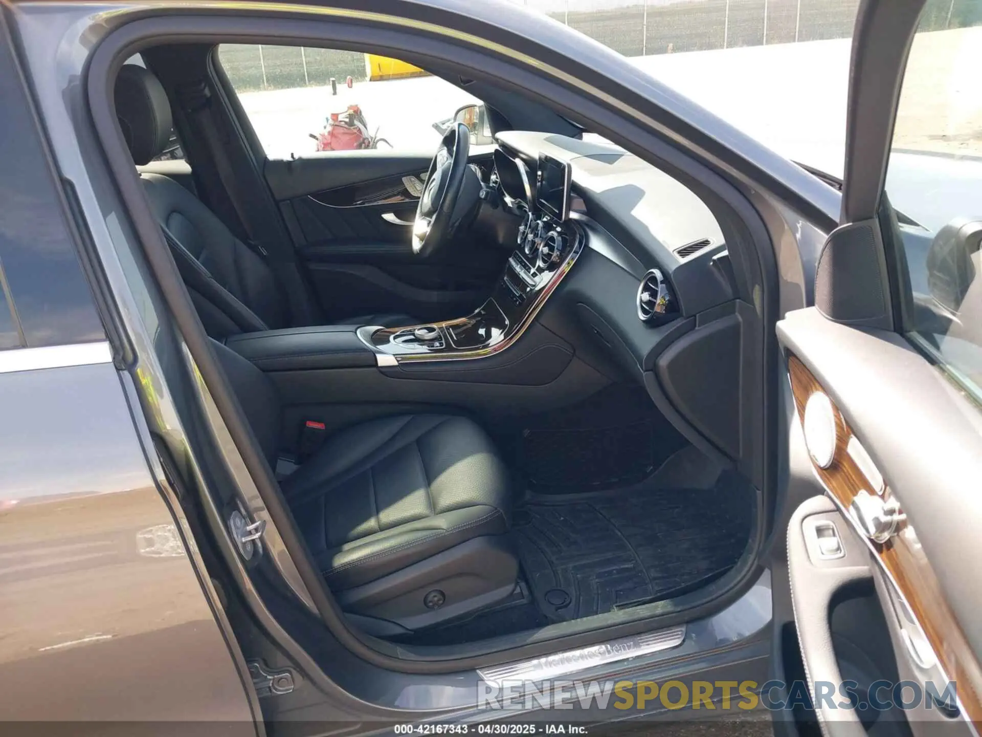 5 Photograph of a damaged car WDC0G4KB9KV147354 MERCEDES-BENZ GLC 300 2019