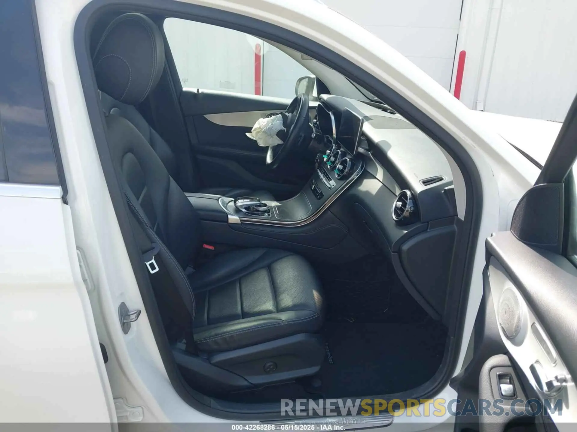 5 Photograph of a damaged car WDC0G4KBXKF665466 MERCEDES-BENZ GLC 300 2019