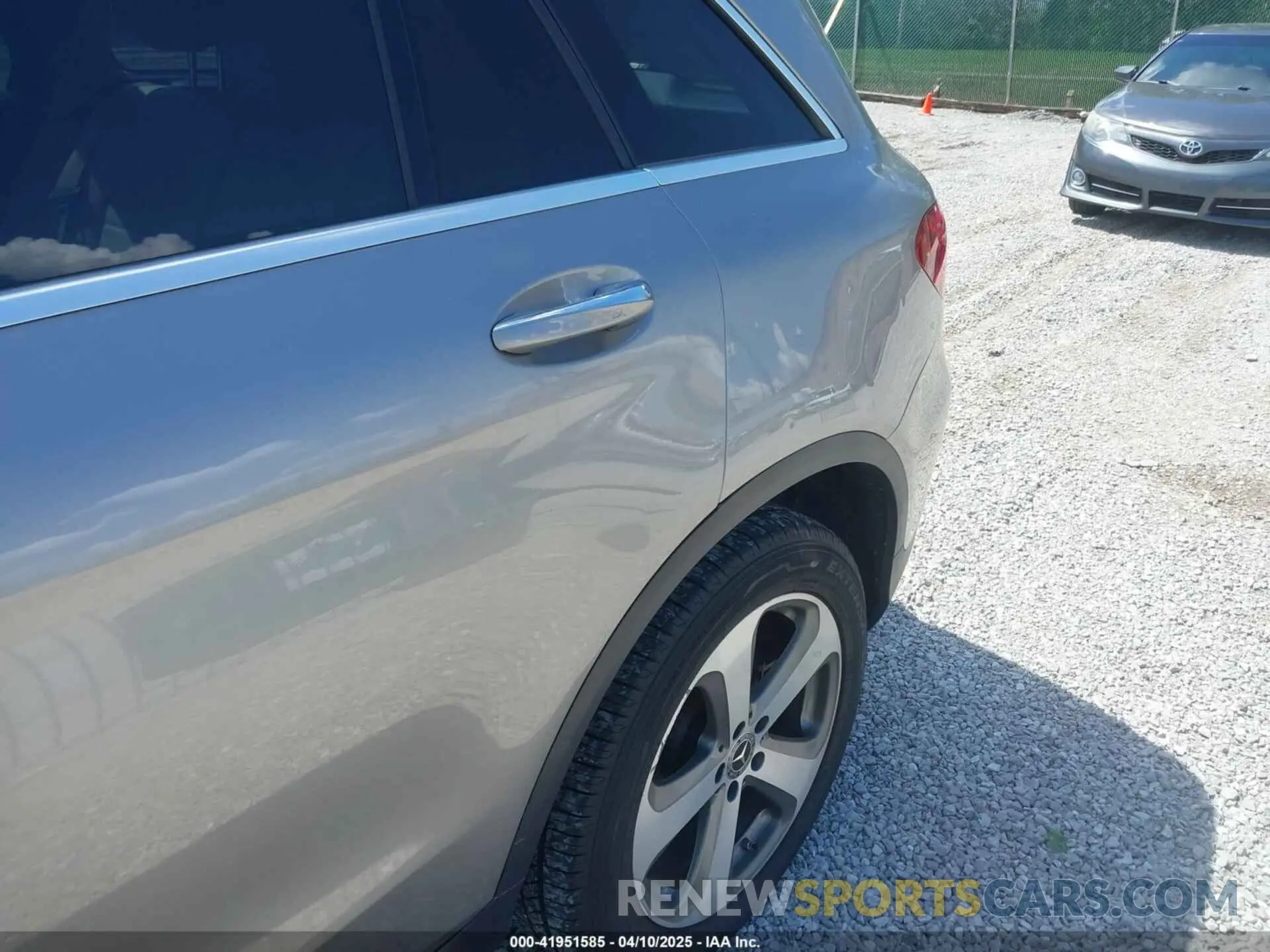 18 Photograph of a damaged car WDC0G4KBXKV151378 MERCEDES-BENZ GLC 300 2019