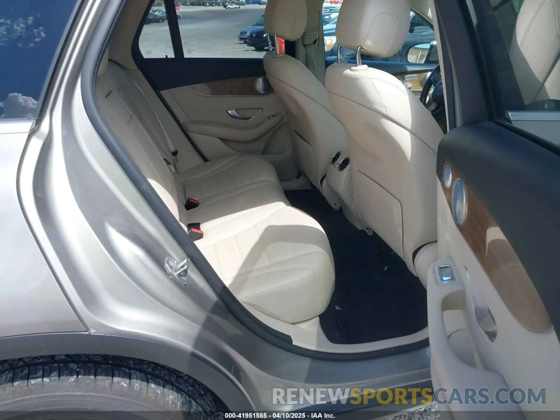 8 Photograph of a damaged car WDC0G4KBXKV151378 MERCEDES-BENZ GLC 300 2019