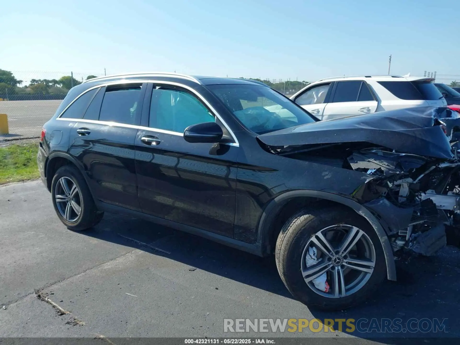 13 Photograph of a damaged car W1N0G8DB1LF791414 MERCEDES-BENZ GLC 300 2020