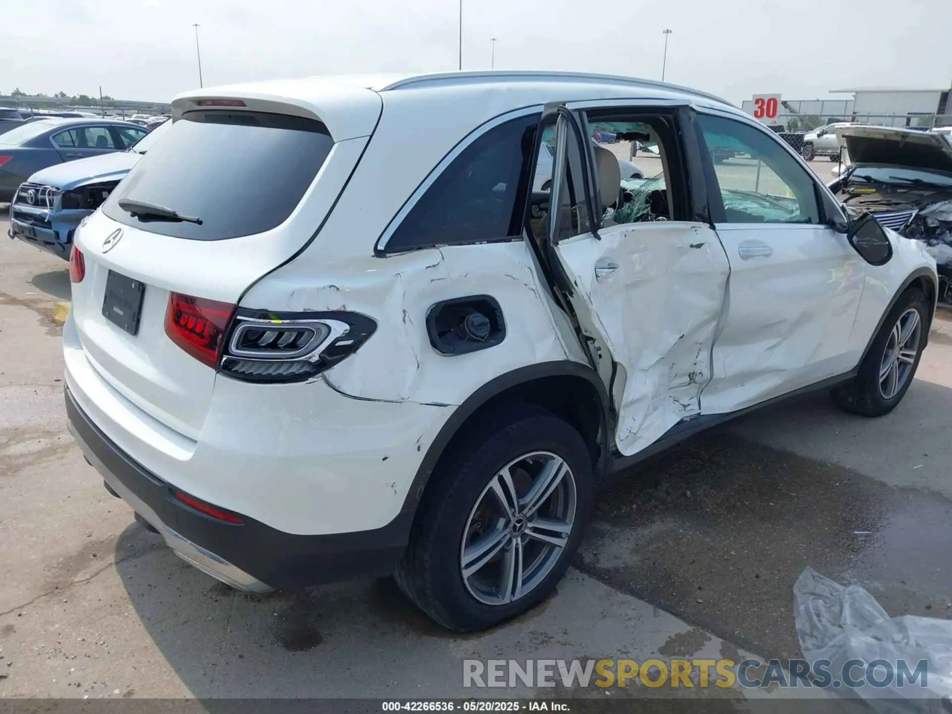 4 Photograph of a damaged car W1N0G8DB2LF769650 MERCEDES-BENZ GLC 300 2020