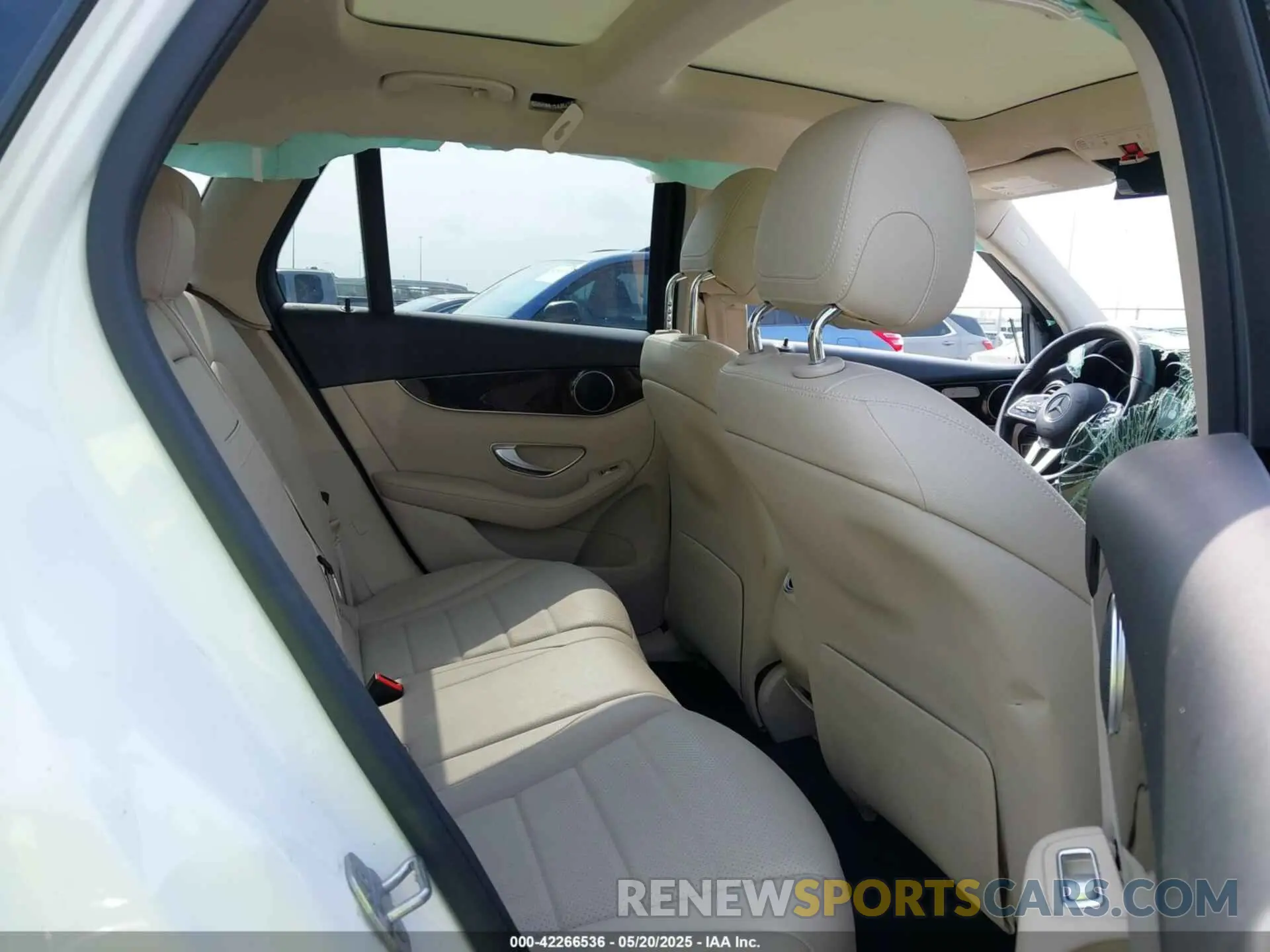 8 Photograph of a damaged car W1N0G8DB2LF769650 MERCEDES-BENZ GLC 300 2020