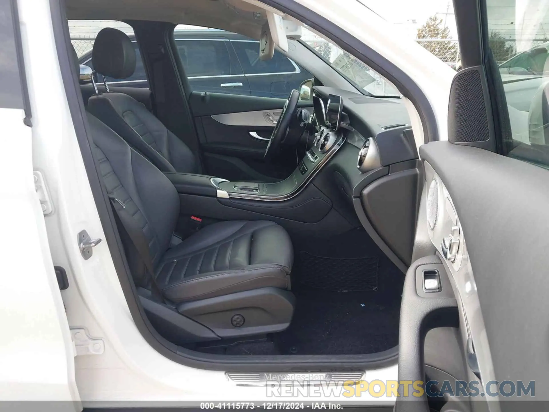 5 Photograph of a damaged car W1N0G8DB3LF788157 MERCEDES-BENZ GLC 300 2020