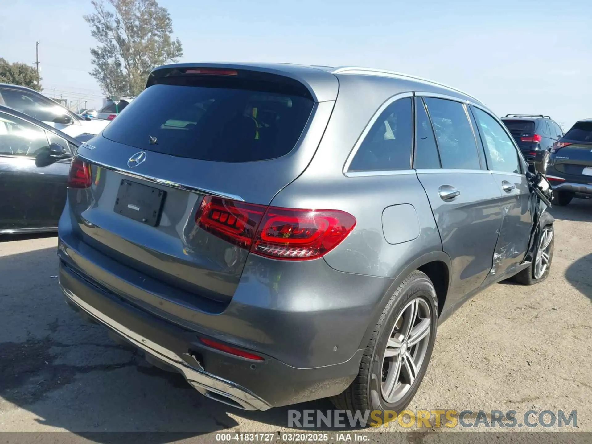 4 Photograph of a damaged car W1N0G8DB4LF802826 MERCEDES-BENZ GLC 300 2020
