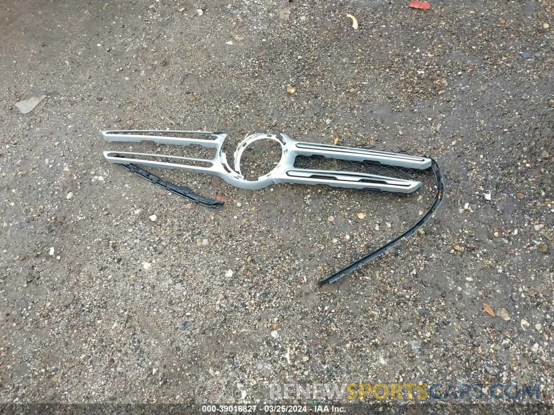 12 Photograph of a damaged car W1N0G8DB5LF829694 MERCEDES-BENZ GLC 300 2020