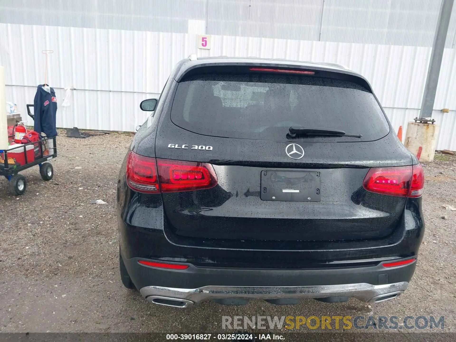 17 Photograph of a damaged car W1N0G8DB5LF829694 MERCEDES-BENZ GLC 300 2020