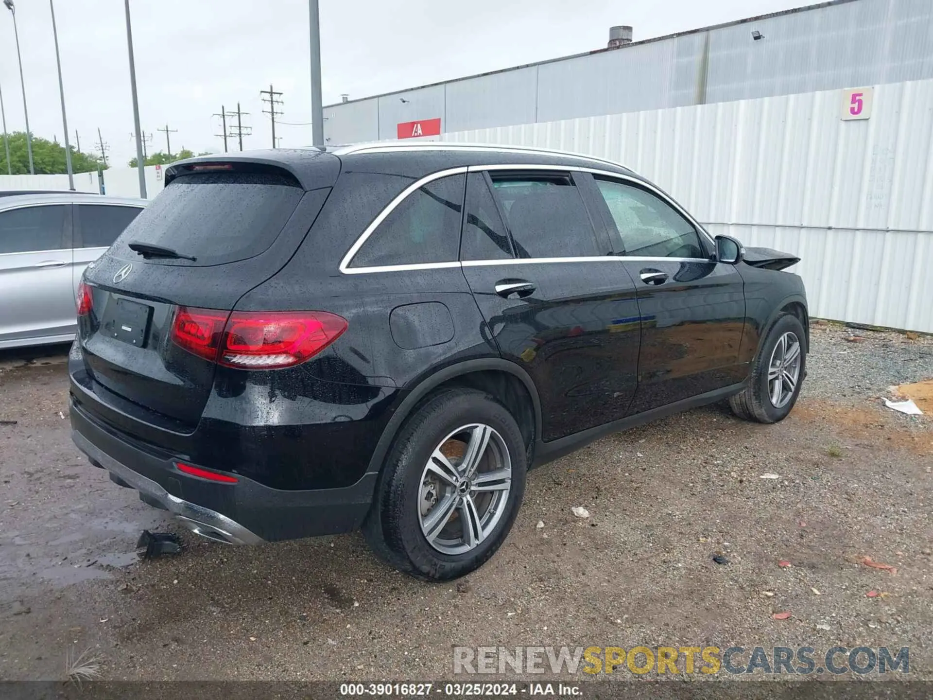 4 Photograph of a damaged car W1N0G8DB5LF829694 MERCEDES-BENZ GLC 300 2020