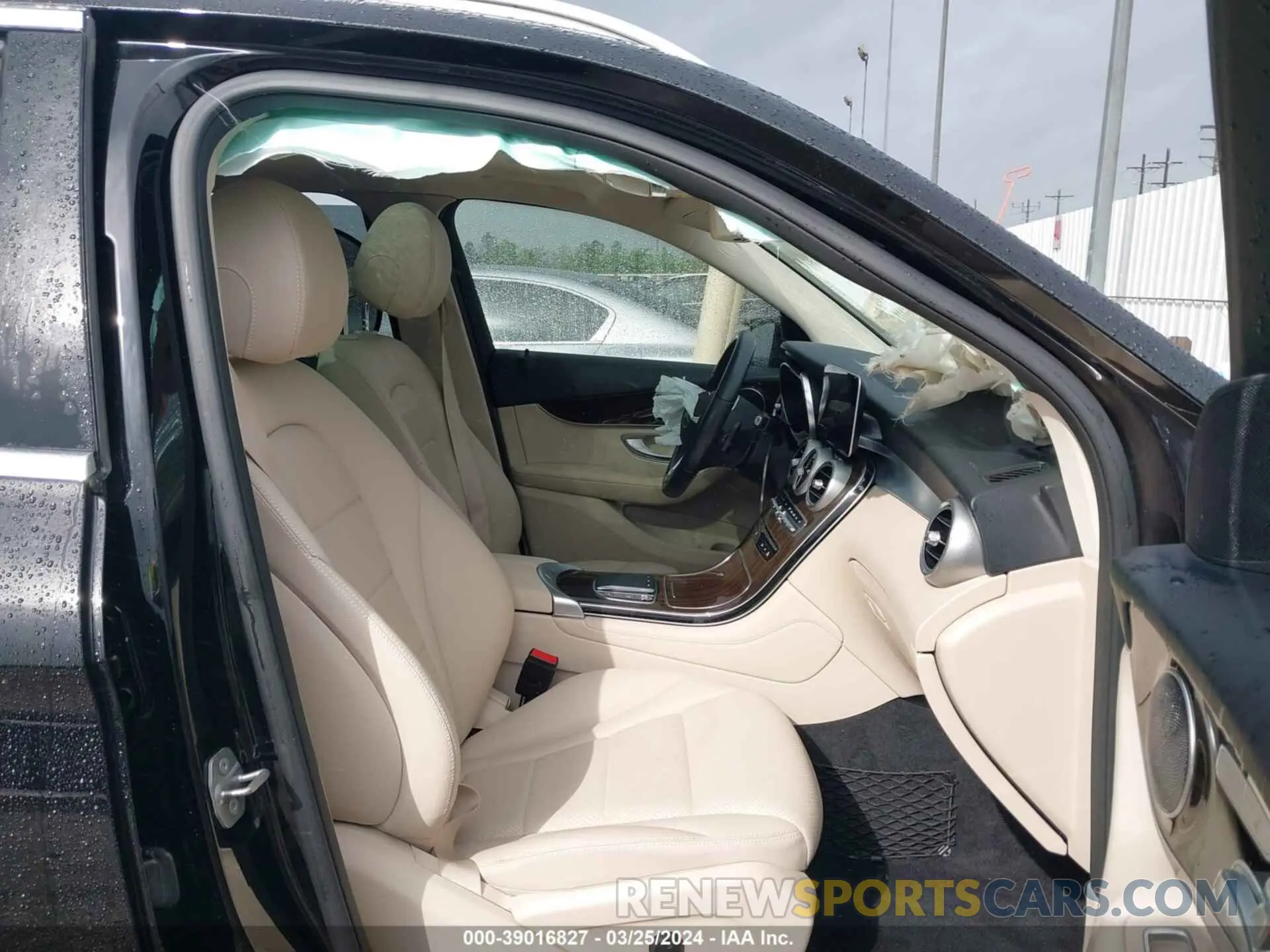 5 Photograph of a damaged car W1N0G8DB5LF829694 MERCEDES-BENZ GLC 300 2020
