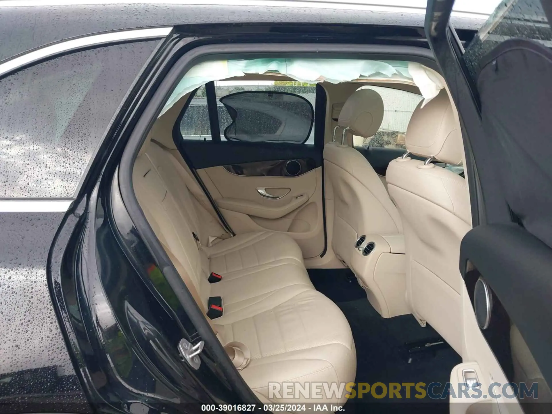 8 Photograph of a damaged car W1N0G8DB5LF829694 MERCEDES-BENZ GLC 300 2020