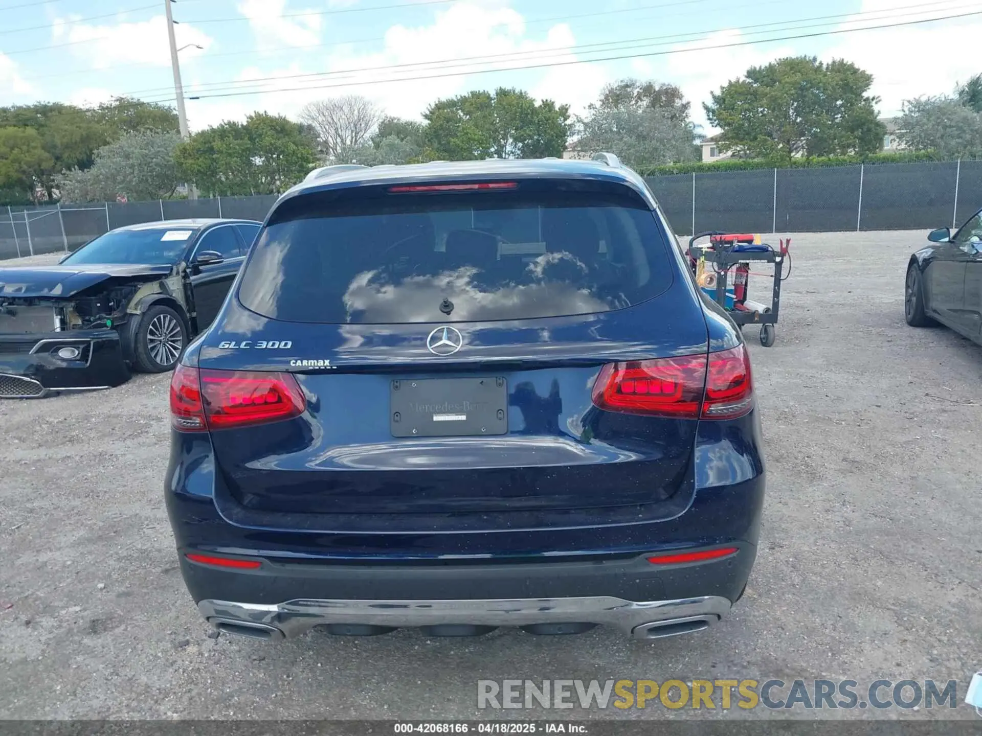 16 Photograph of a damaged car W1N0G8DB6LF798343 MERCEDES-BENZ GLC 300 2020