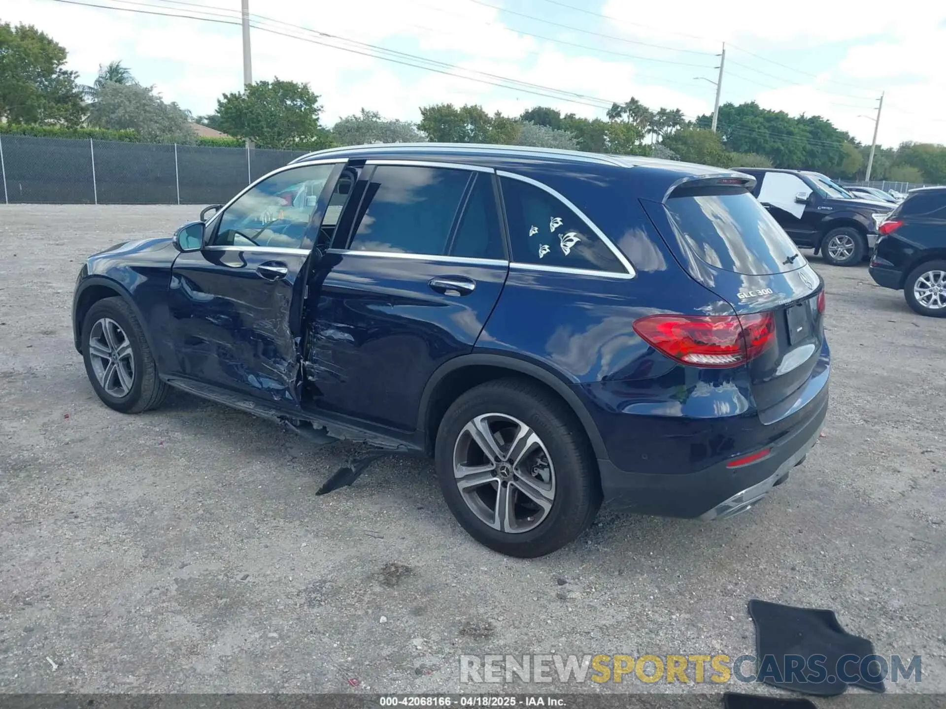 3 Photograph of a damaged car W1N0G8DB6LF798343 MERCEDES-BENZ GLC 300 2020