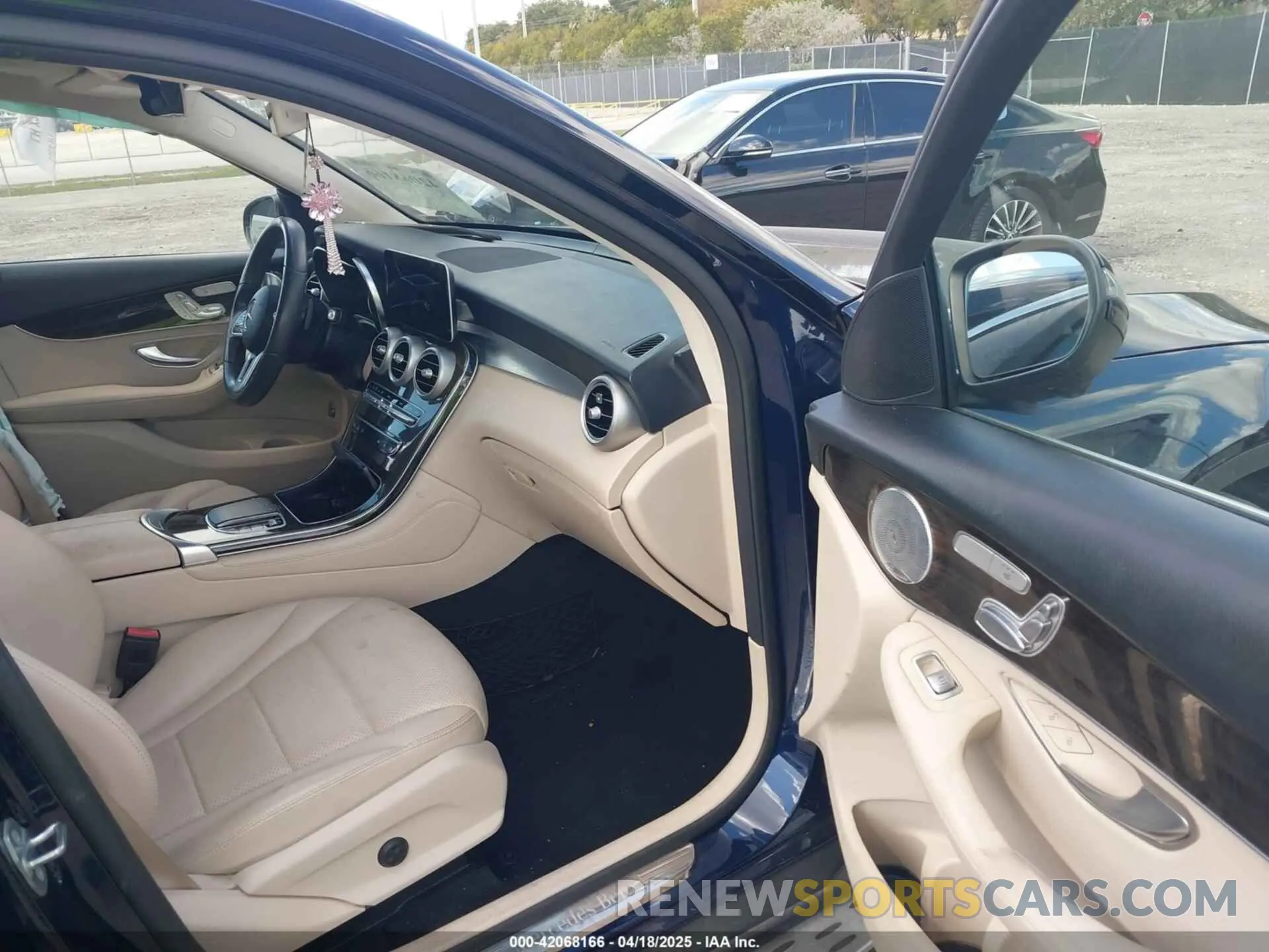 5 Photograph of a damaged car W1N0G8DB6LF798343 MERCEDES-BENZ GLC 300 2020